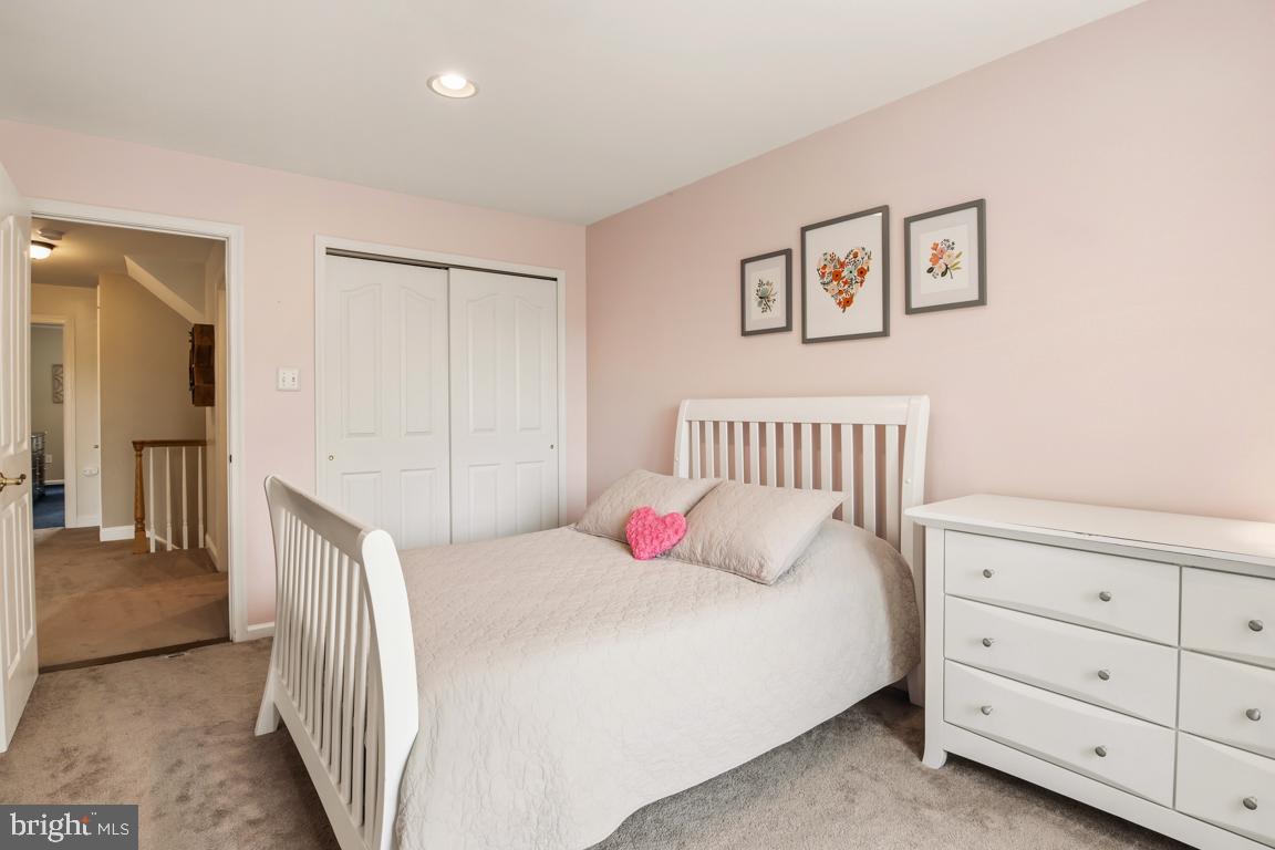 WILLIAMSBURG VILLA - Residential