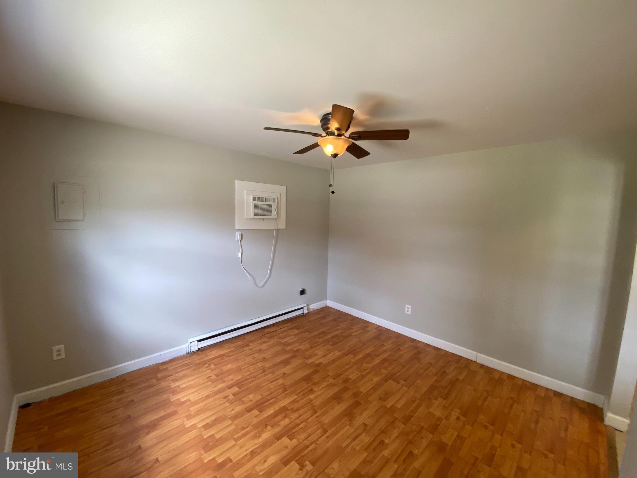 COLONIAL BEACH - Residential Lease