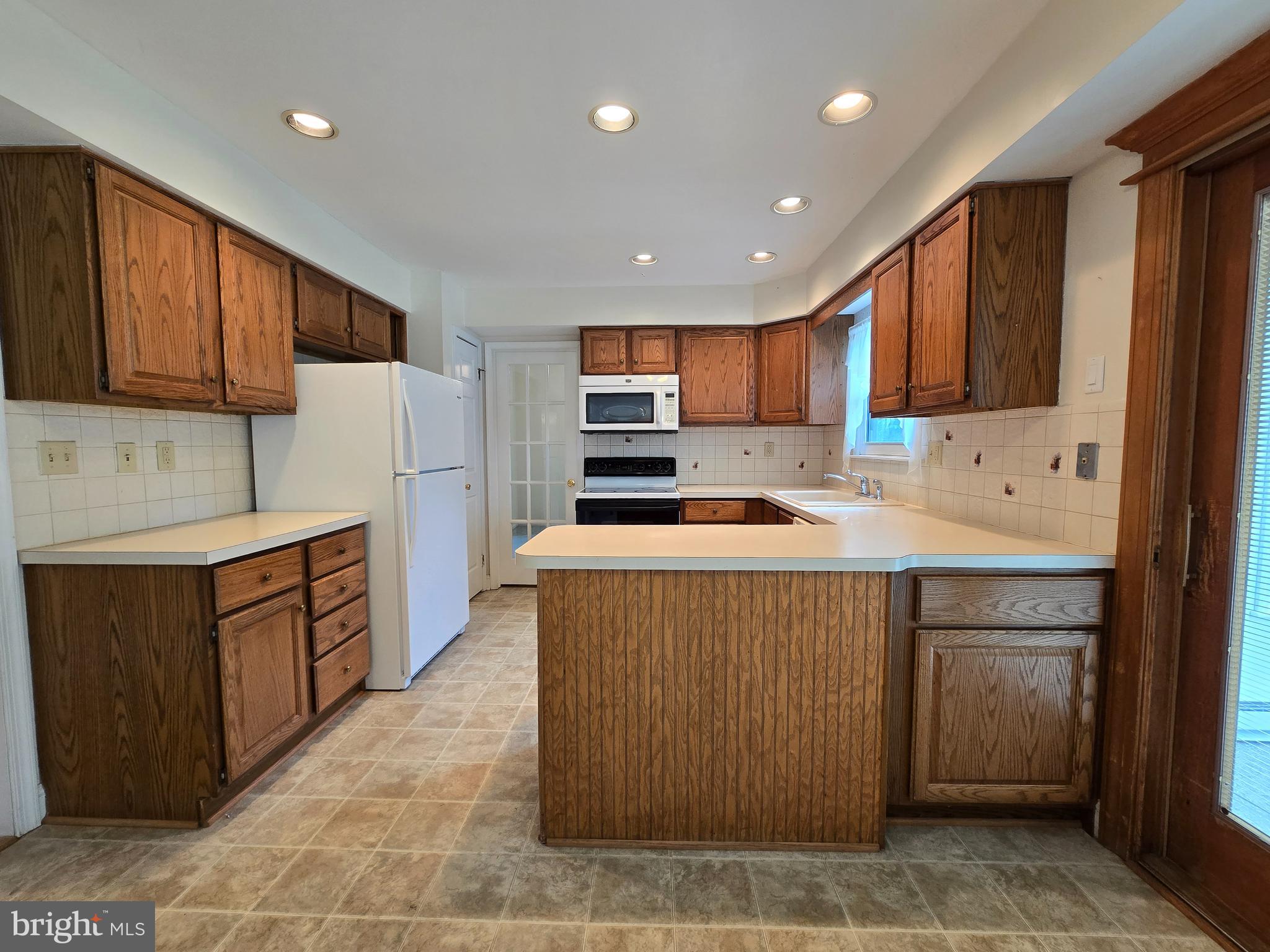1802 ROBIN DRIVE