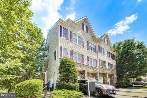 Photo of 16815 Nuttal Oak Place, WOODBRIDGE, VA 22191 (MLS # VAPW2130754)
