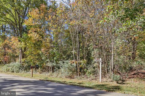 32 CEDAR DRIVE STERLING VA 20164