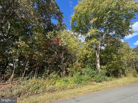 32 CEDAR DRIVE STERLING VA 20164