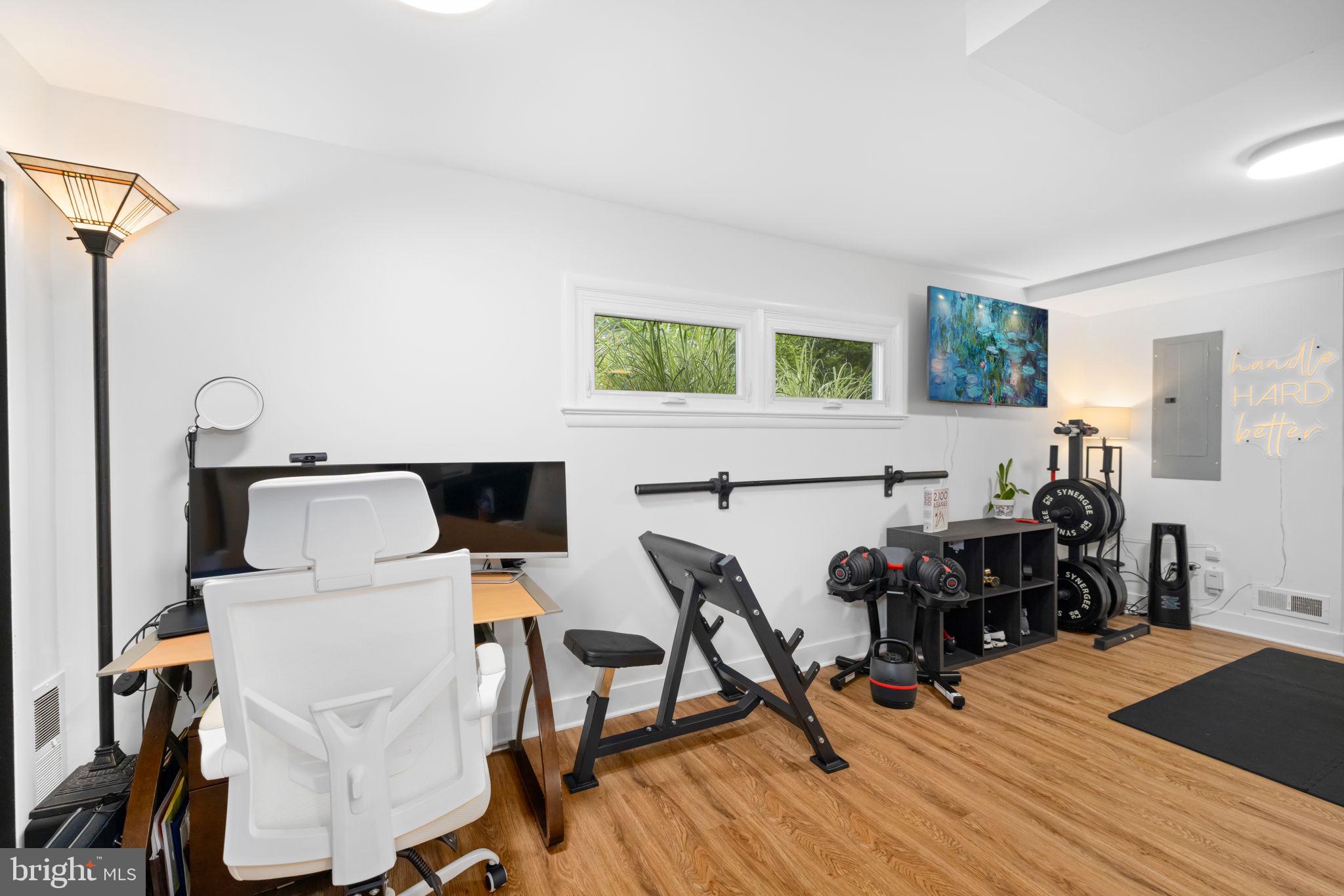 LAKE BARCROFT - Residential