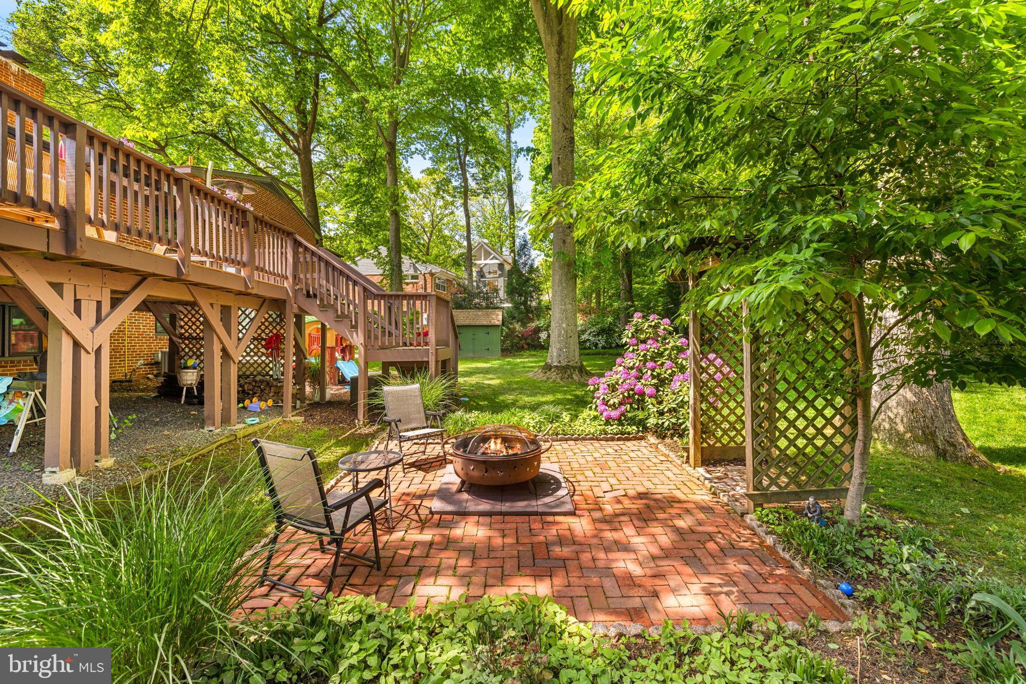 LAKE BARCROFT - Residential
