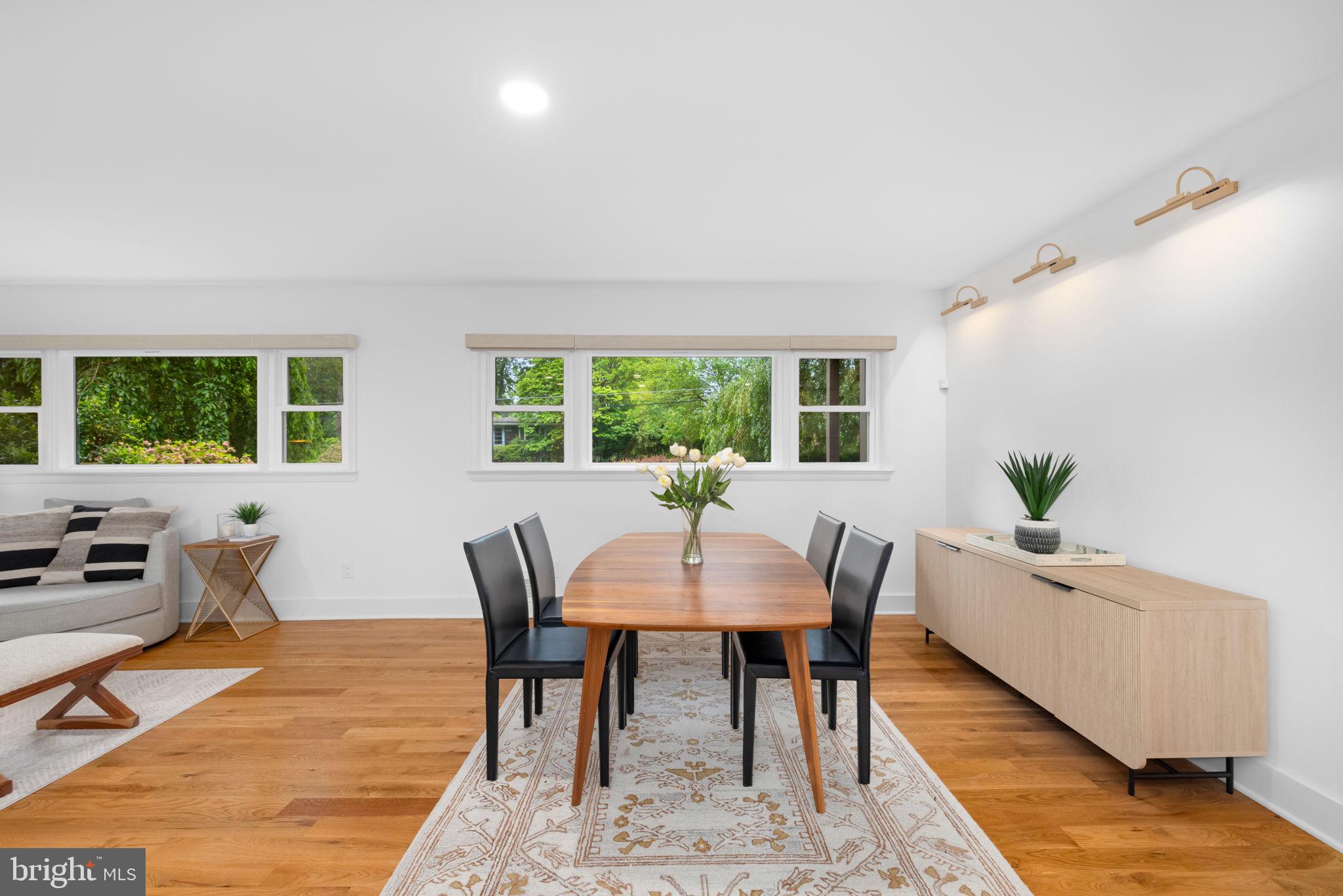 LAKE BARCROFT - Residential
