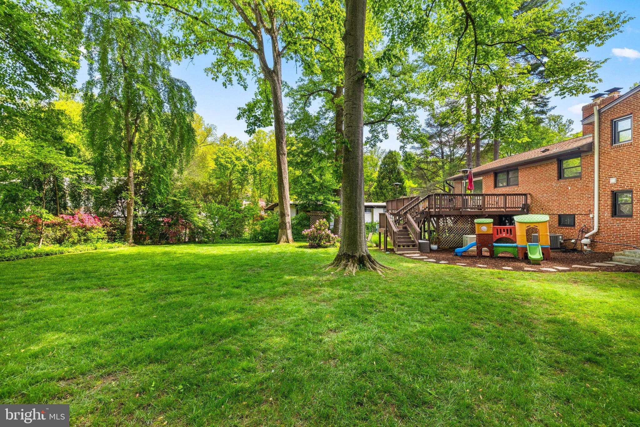 LAKE BARCROFT - Residential