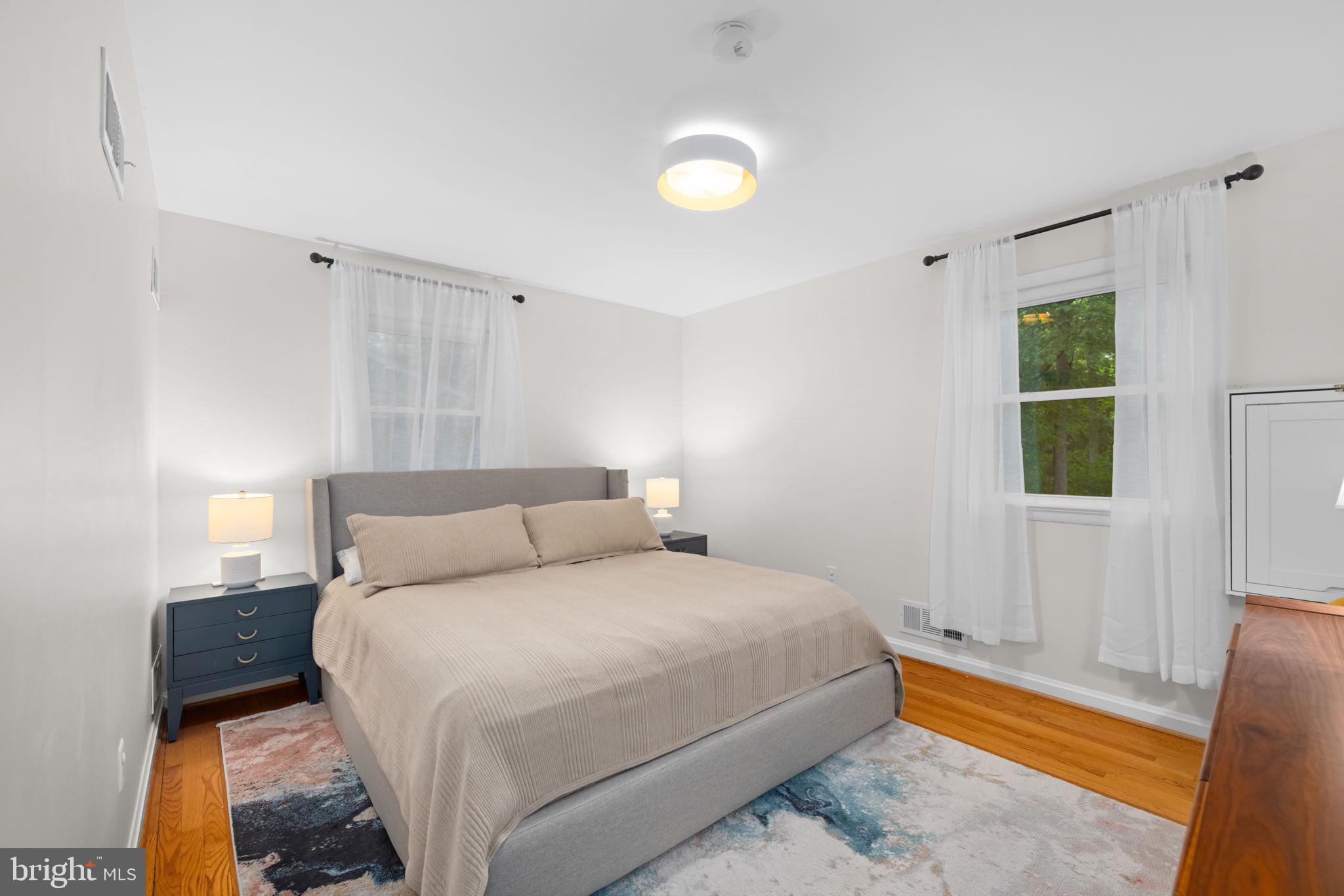 LAKE BARCROFT - Residential