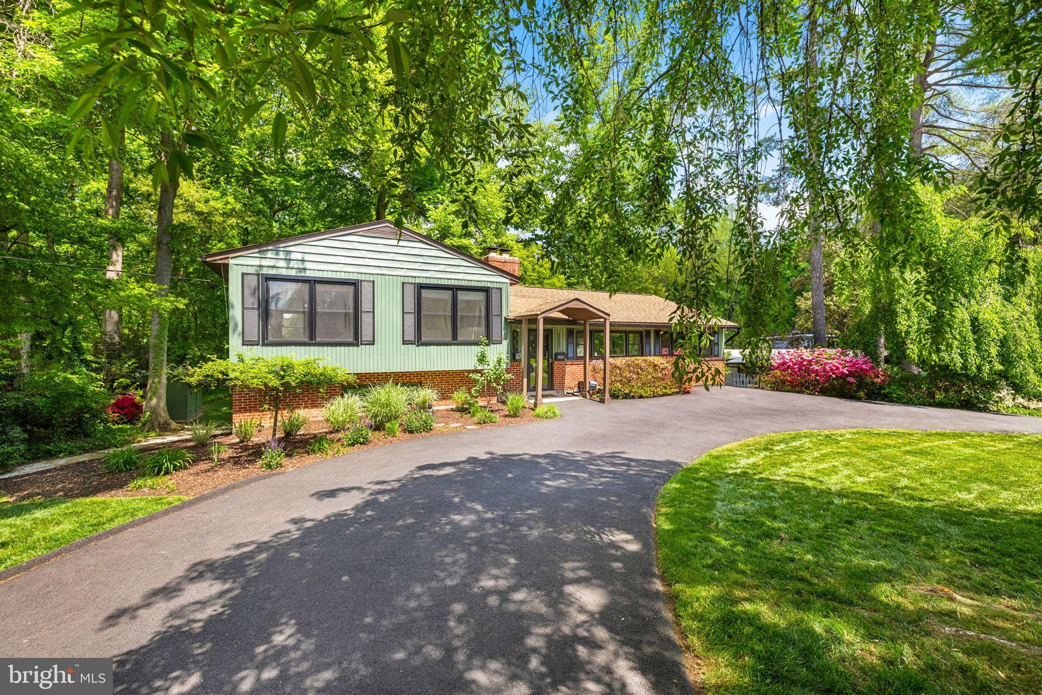 LAKE BARCROFT - Residential