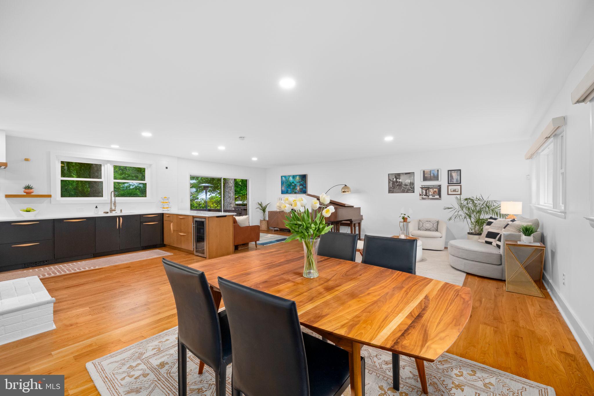 LAKE BARCROFT - Residential