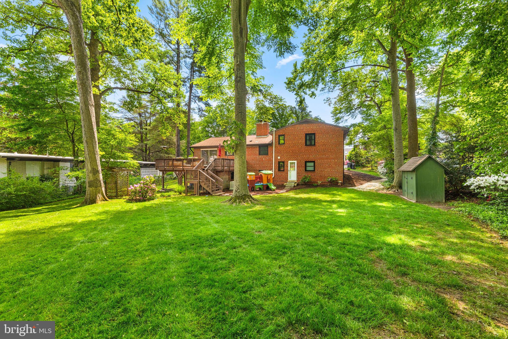 LAKE BARCROFT - Residential