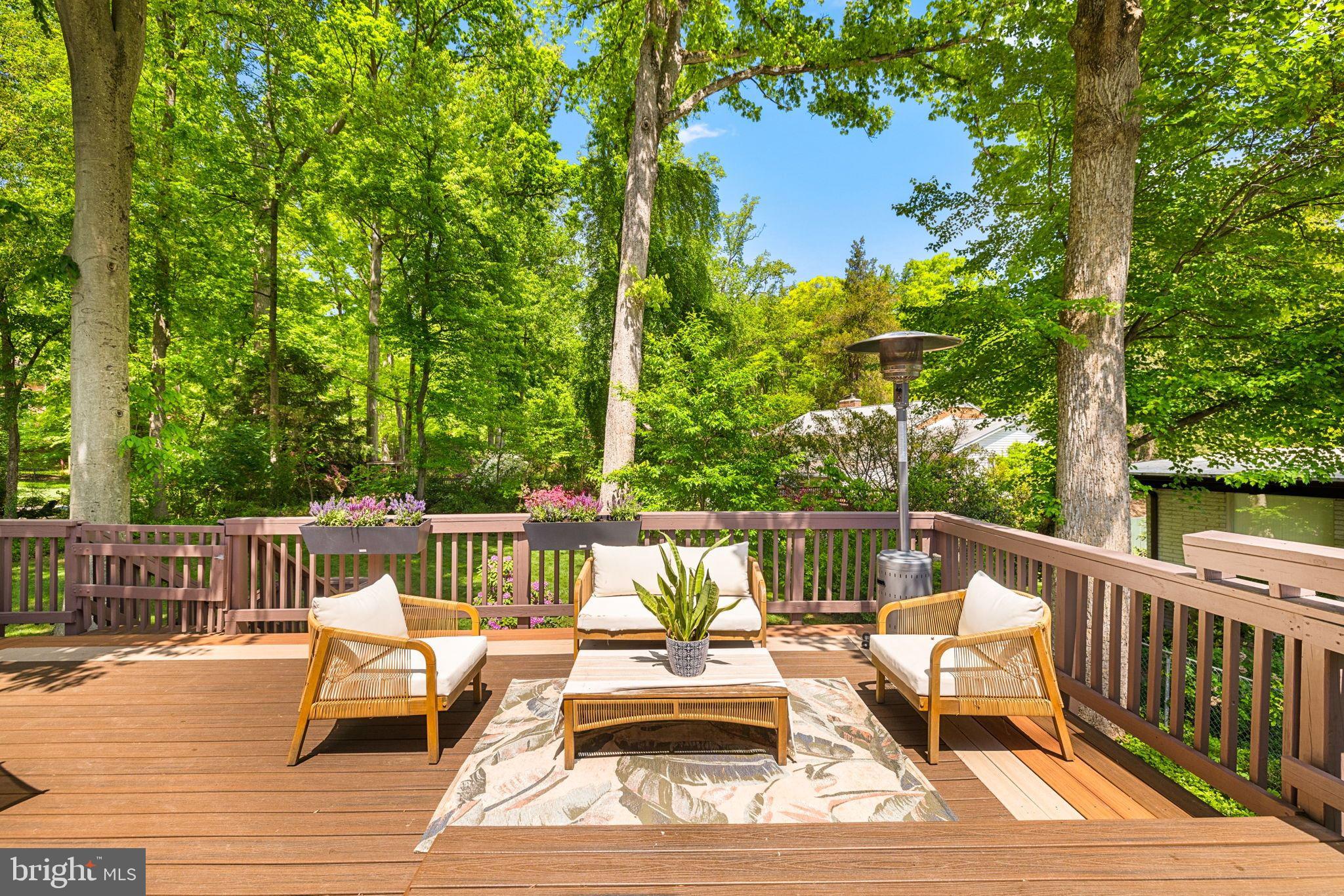 LAKE BARCROFT - Residential