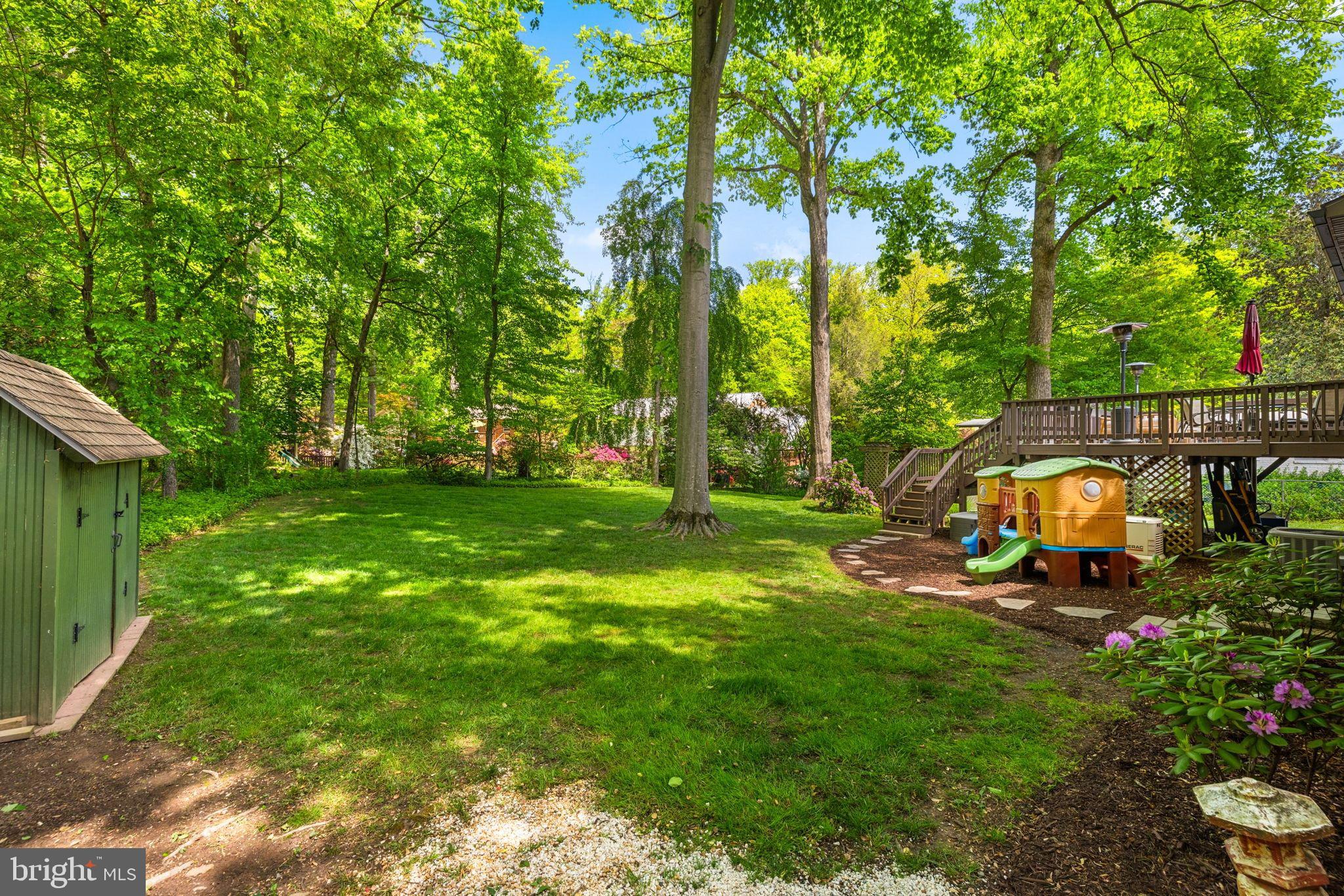 LAKE BARCROFT - Residential