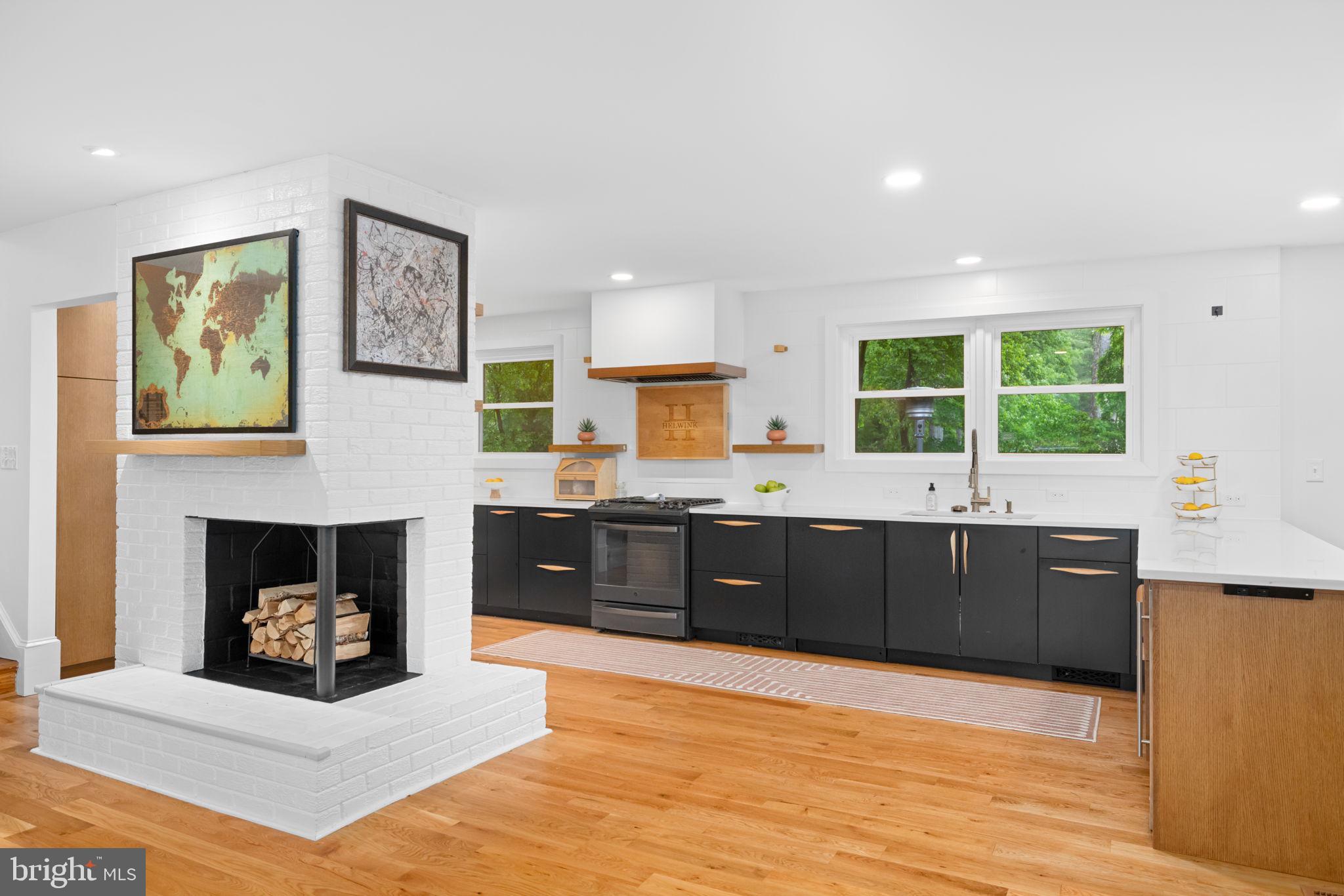 LAKE BARCROFT - Residential
