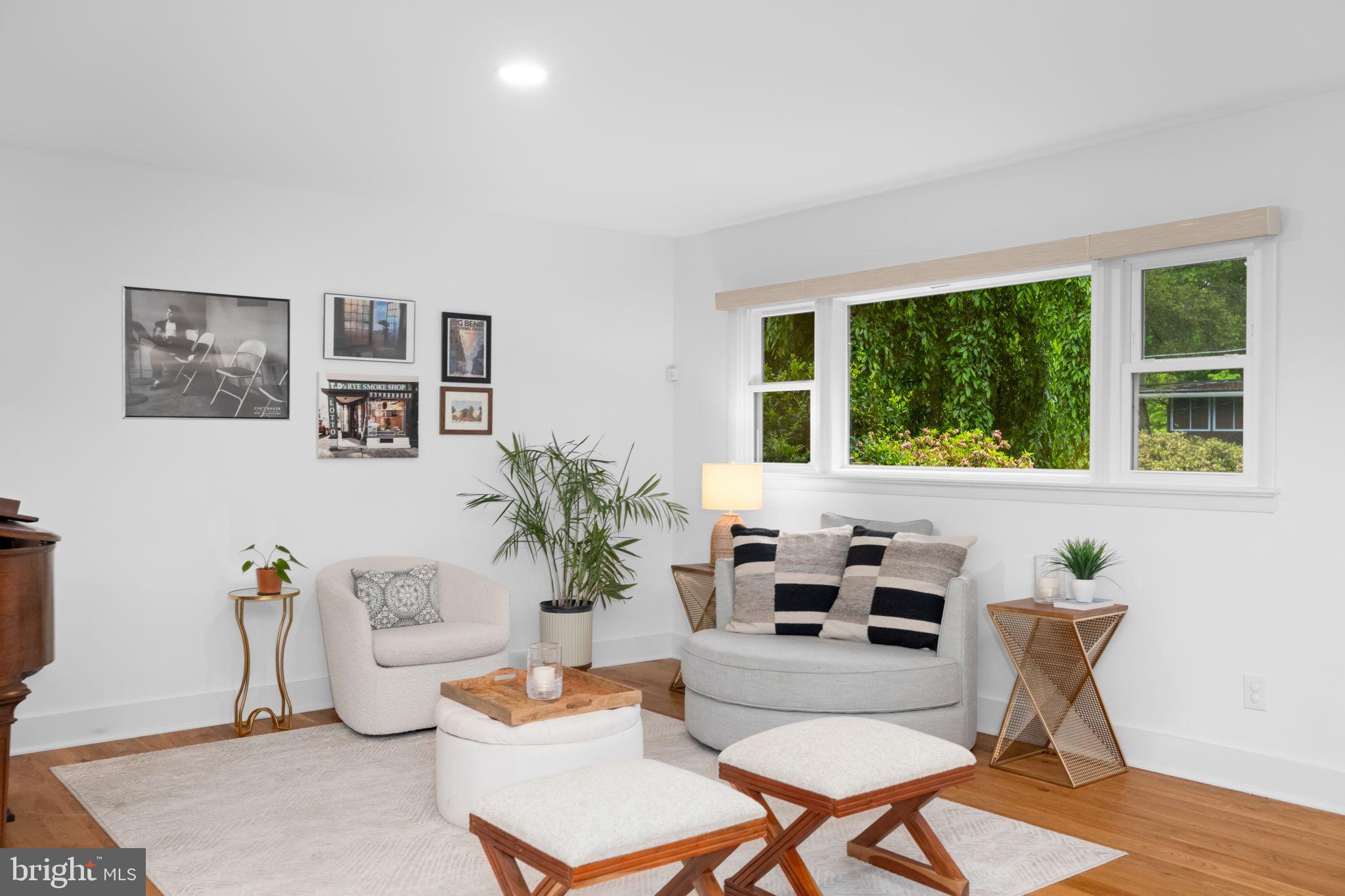 LAKE BARCROFT - Residential