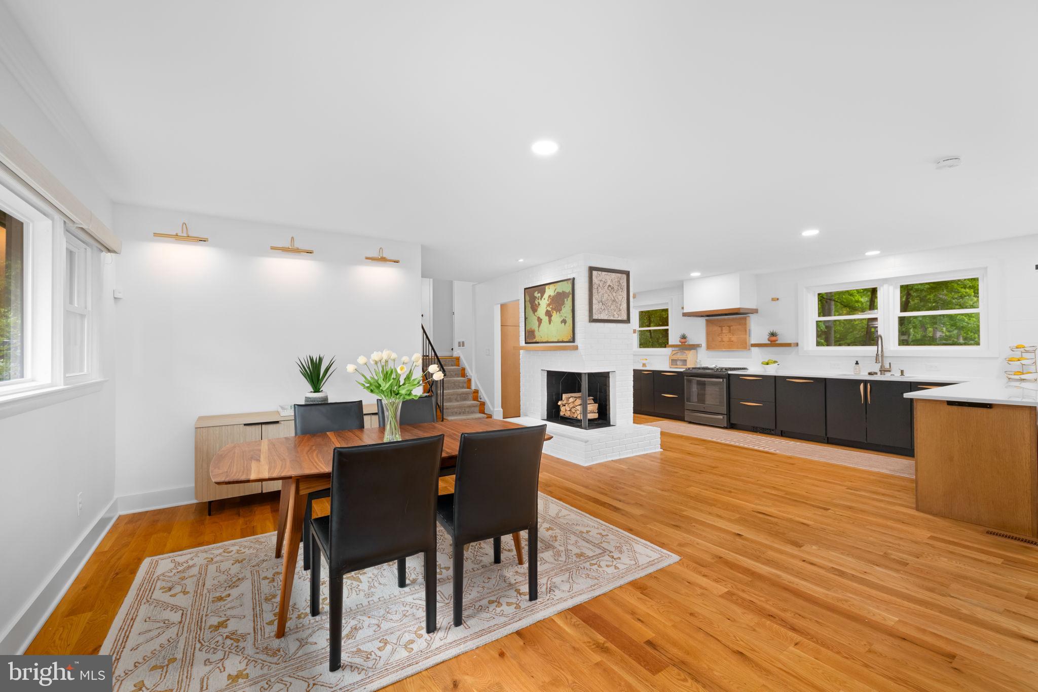 LAKE BARCROFT - Residential