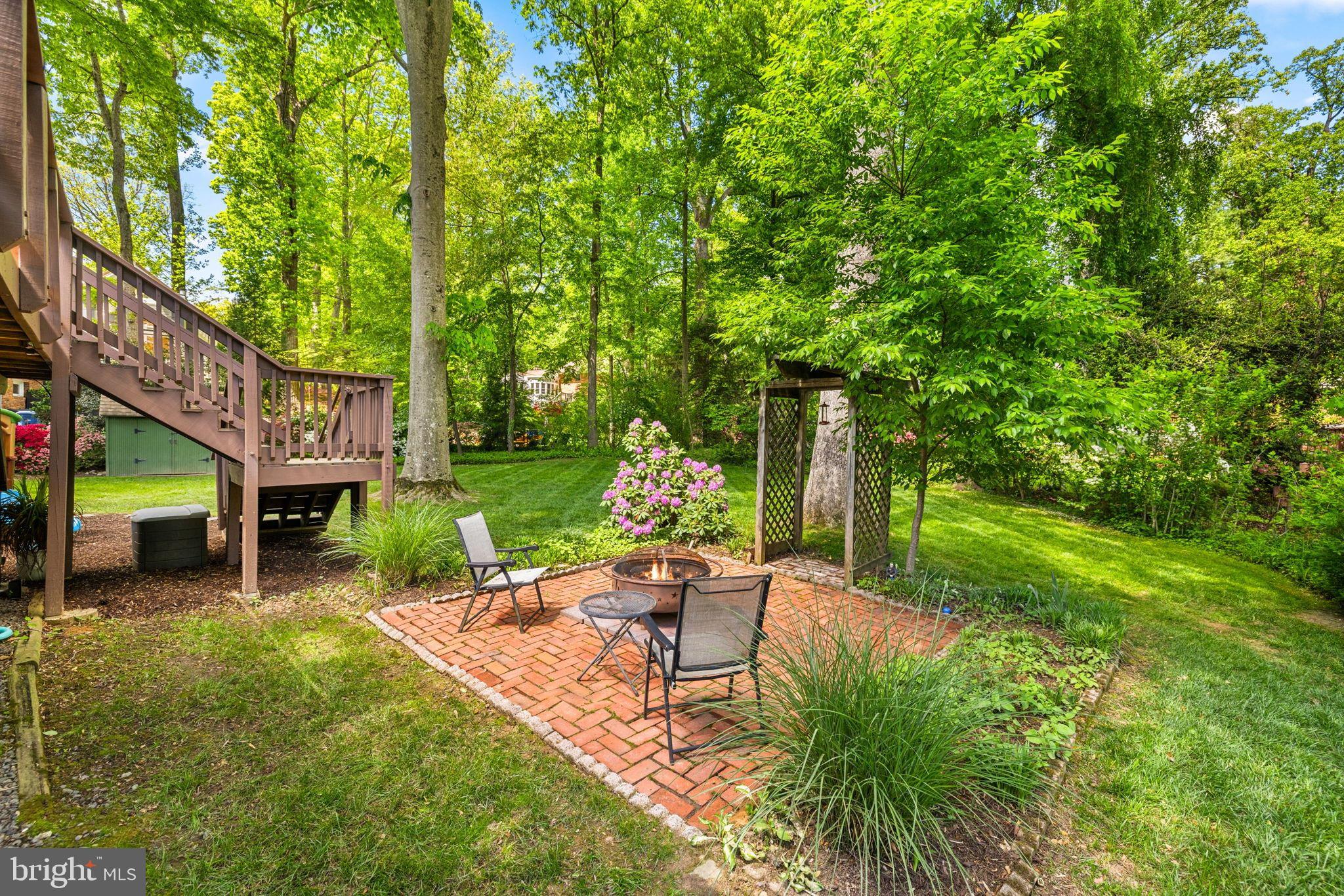 LAKE BARCROFT - Residential