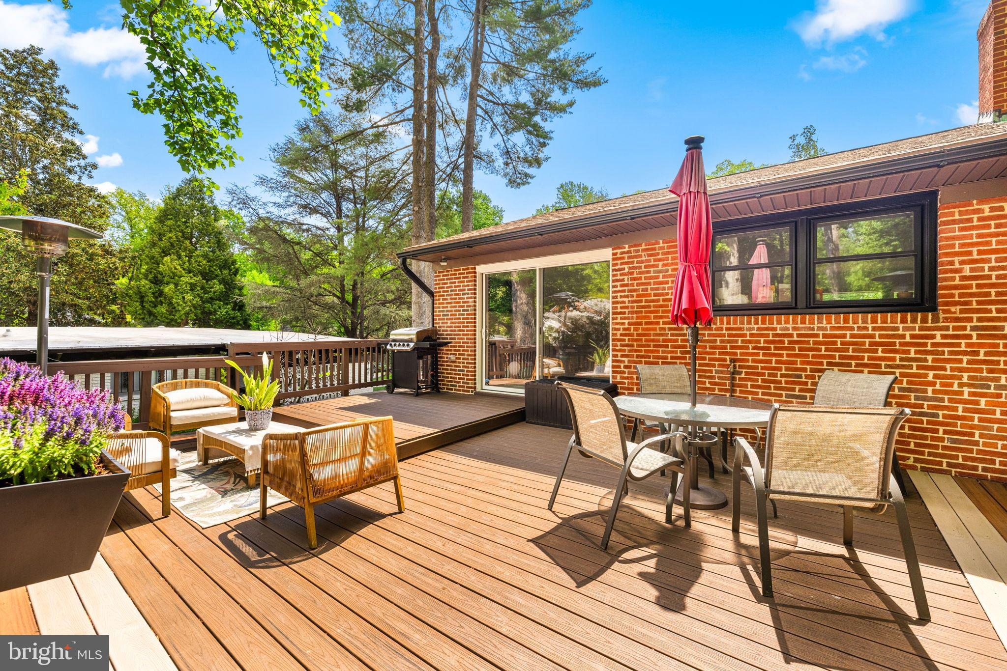 LAKE BARCROFT - Residential