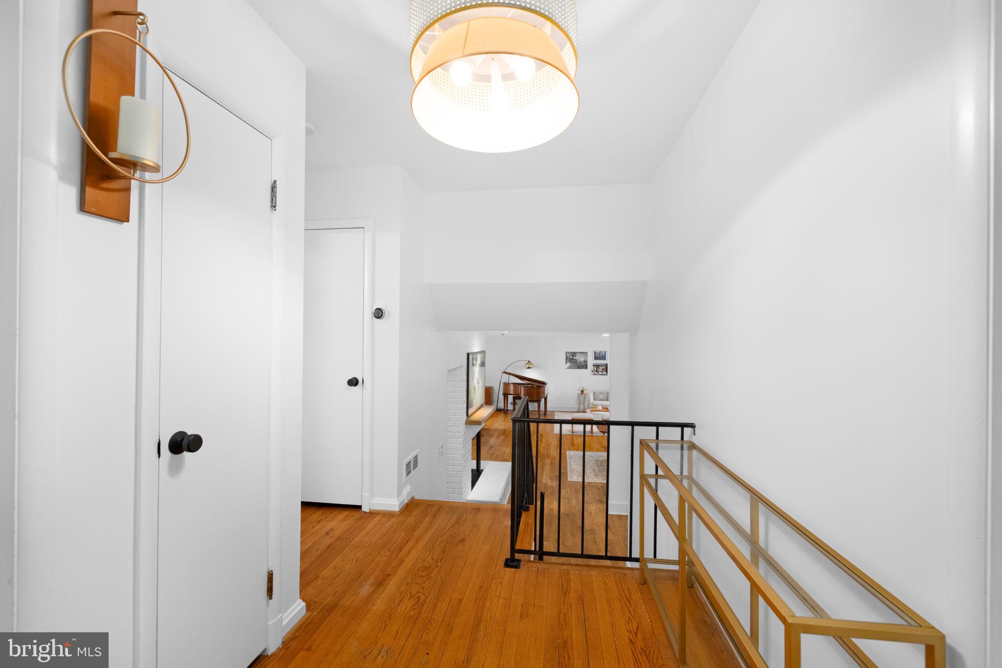 LAKE BARCROFT - Residential