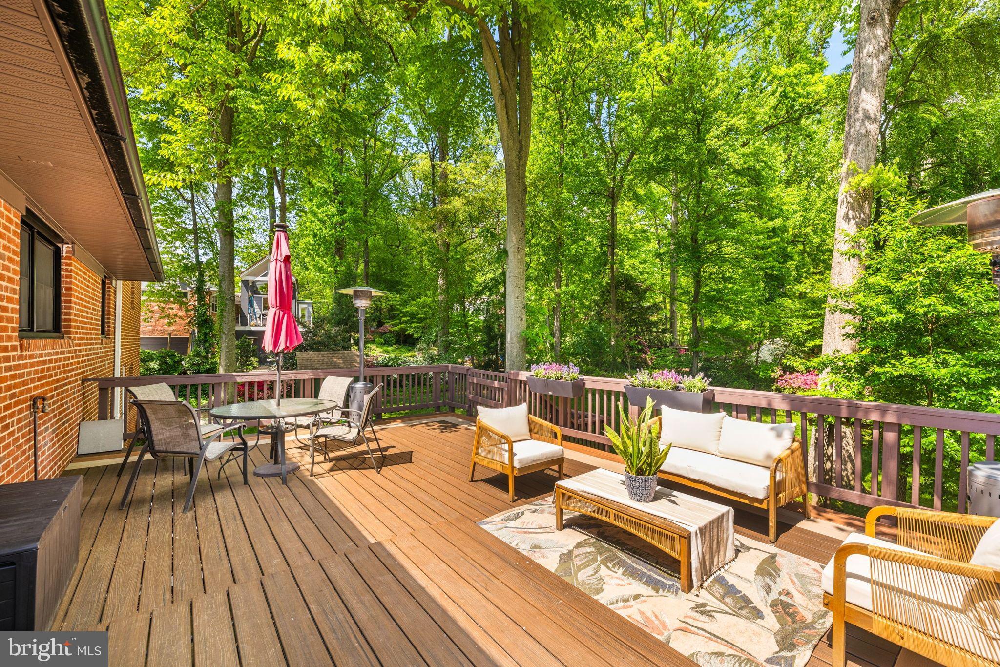 LAKE BARCROFT - Residential