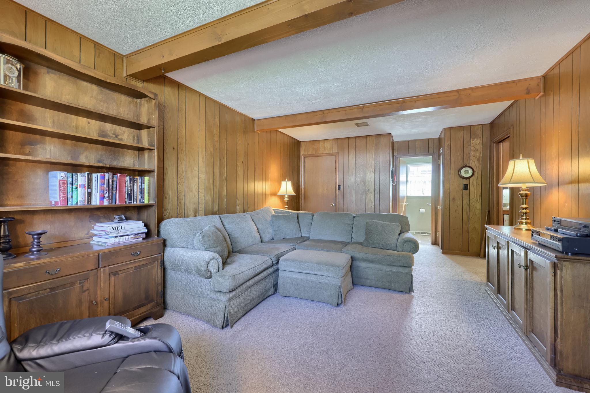 2129 KENTWOOD DRIVE