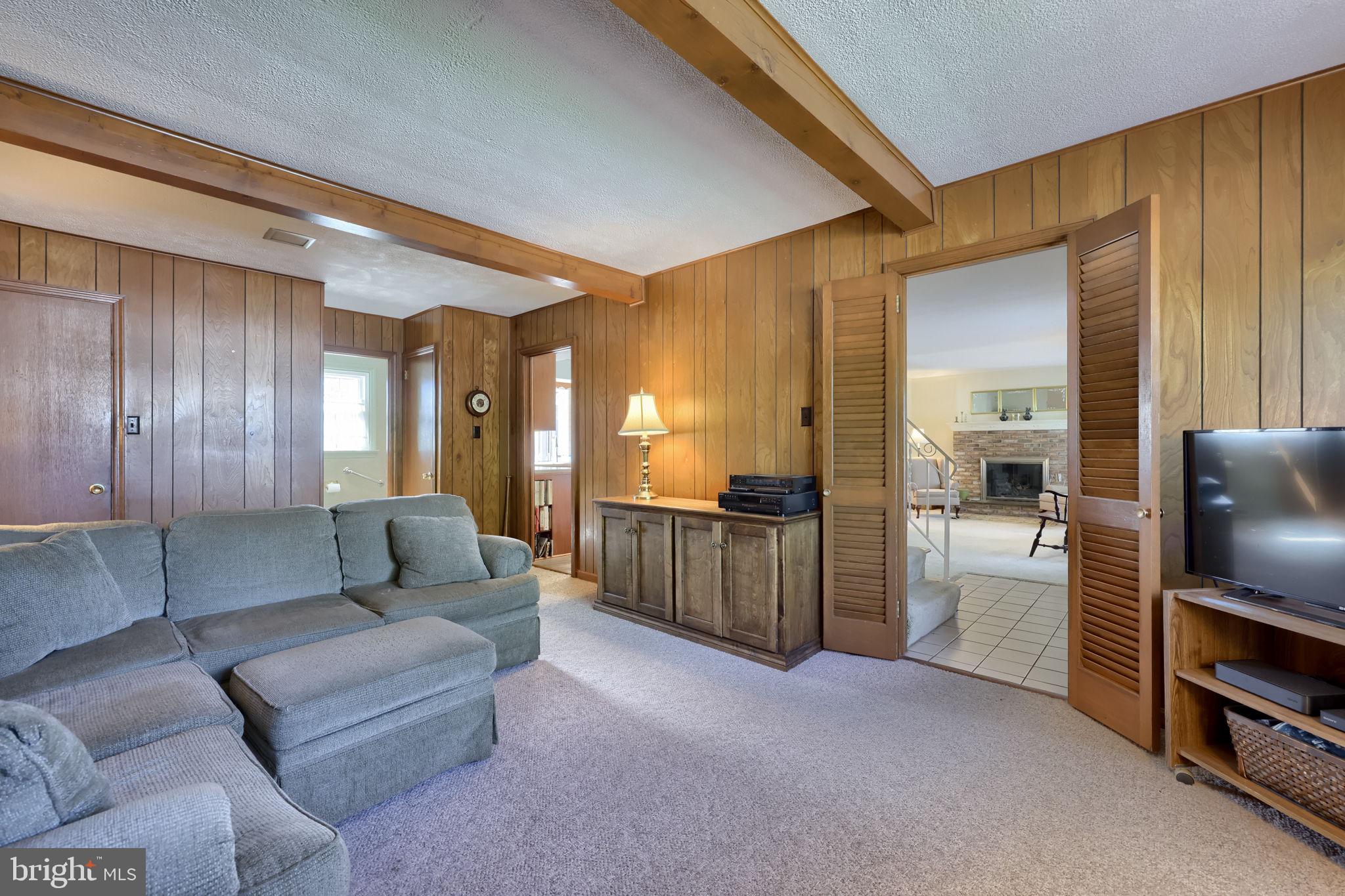 2129 KENTWOOD DRIVE