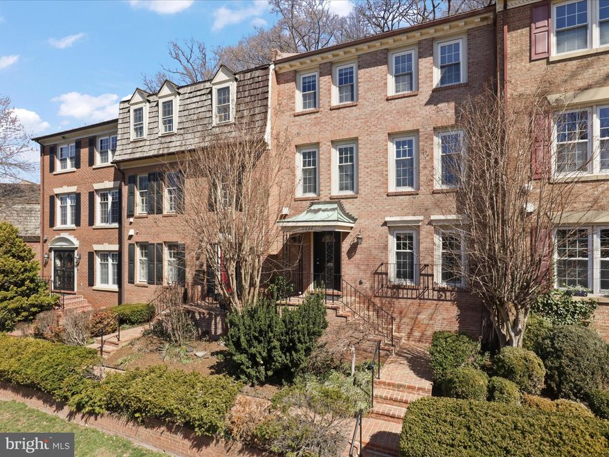 Stunning all brick townhouse in sought after Forest Hills. Three levels all with hardwood floors. This home features up to 5 bedrooms with three full baths and one half bath. Beautiful kitchen renovation with all new cabinetry, quartz counter top and backsplash and stainless steel appliances. The kitchen and home are flooded with natural light. Built-in bookshelves in both living rooms on the main and lower level, lower level living room with wet bar.  Two glass double doors provide access to the flagstone patio which backs to the trees for a serene outdoor setting.
One parking space conveys with the property and there is ample parking (easily 10-12 spaces) on street in front of the house which is open to the community.
Easy commute to DC via 395 N, less than 2 miles to the Pentagon City Metro station and Mall. Walking distance to shops and restaurants on 23rd St. Minutes to Crystal City shops, restaurants and movie theatre, less than 3 miles to the Ronald Reagan Washington National Airport. The location could not be better!