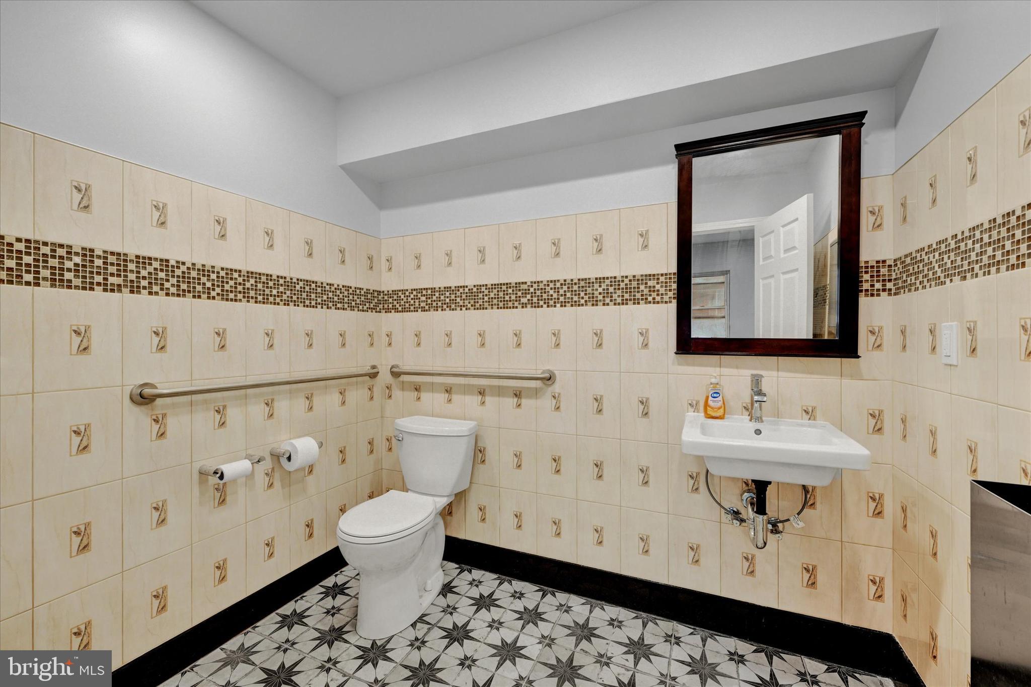 ALBEMARLE SQUARE - Residential