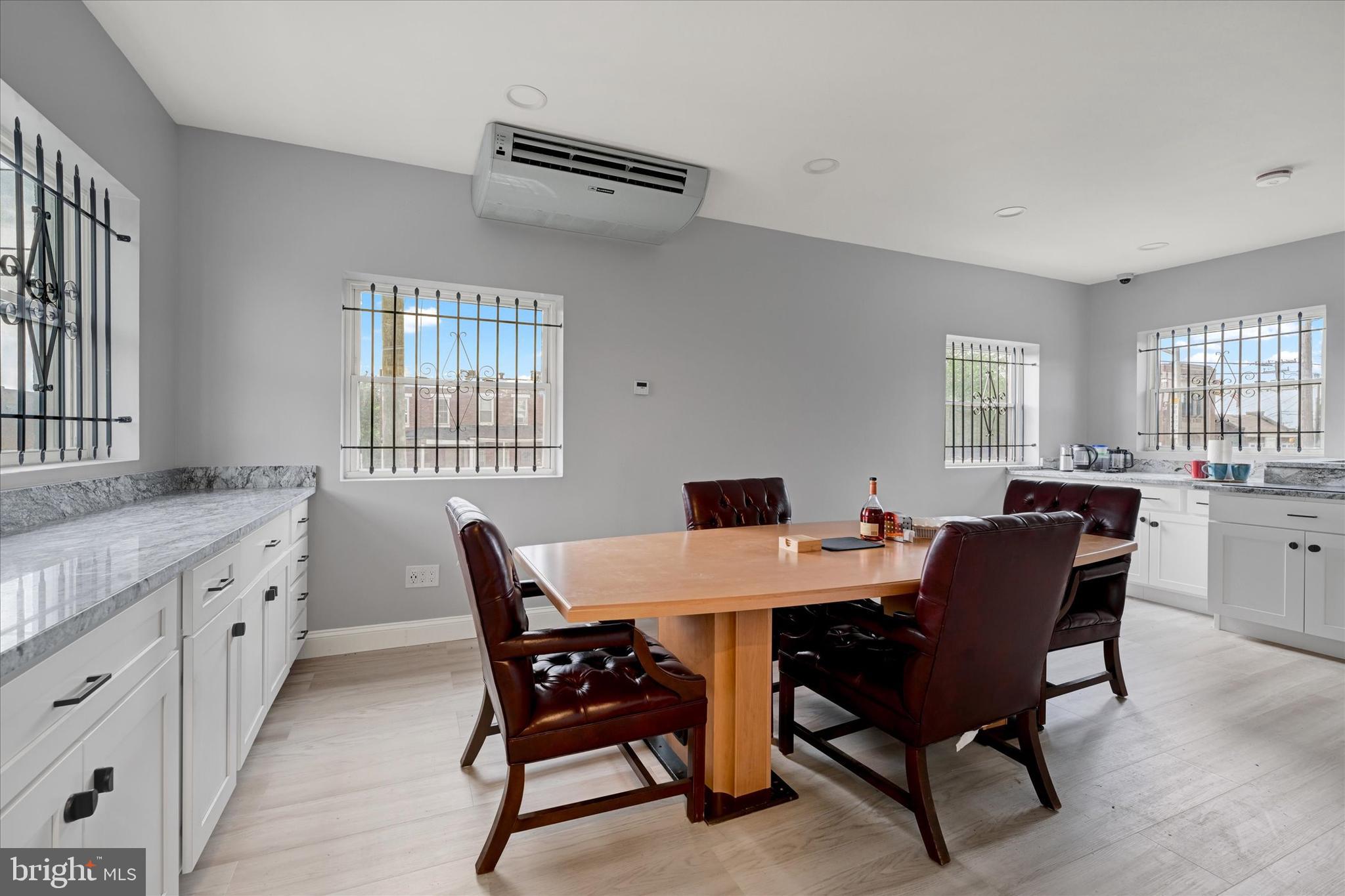 ALBEMARLE SQUARE - Residential