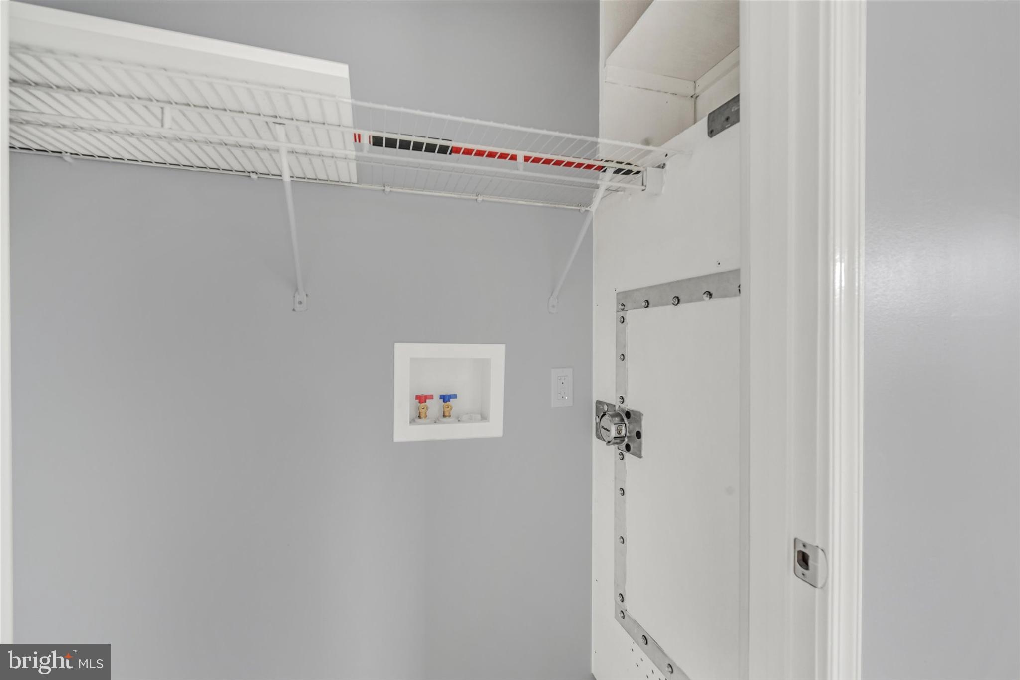 ALBEMARLE SQUARE - Residential