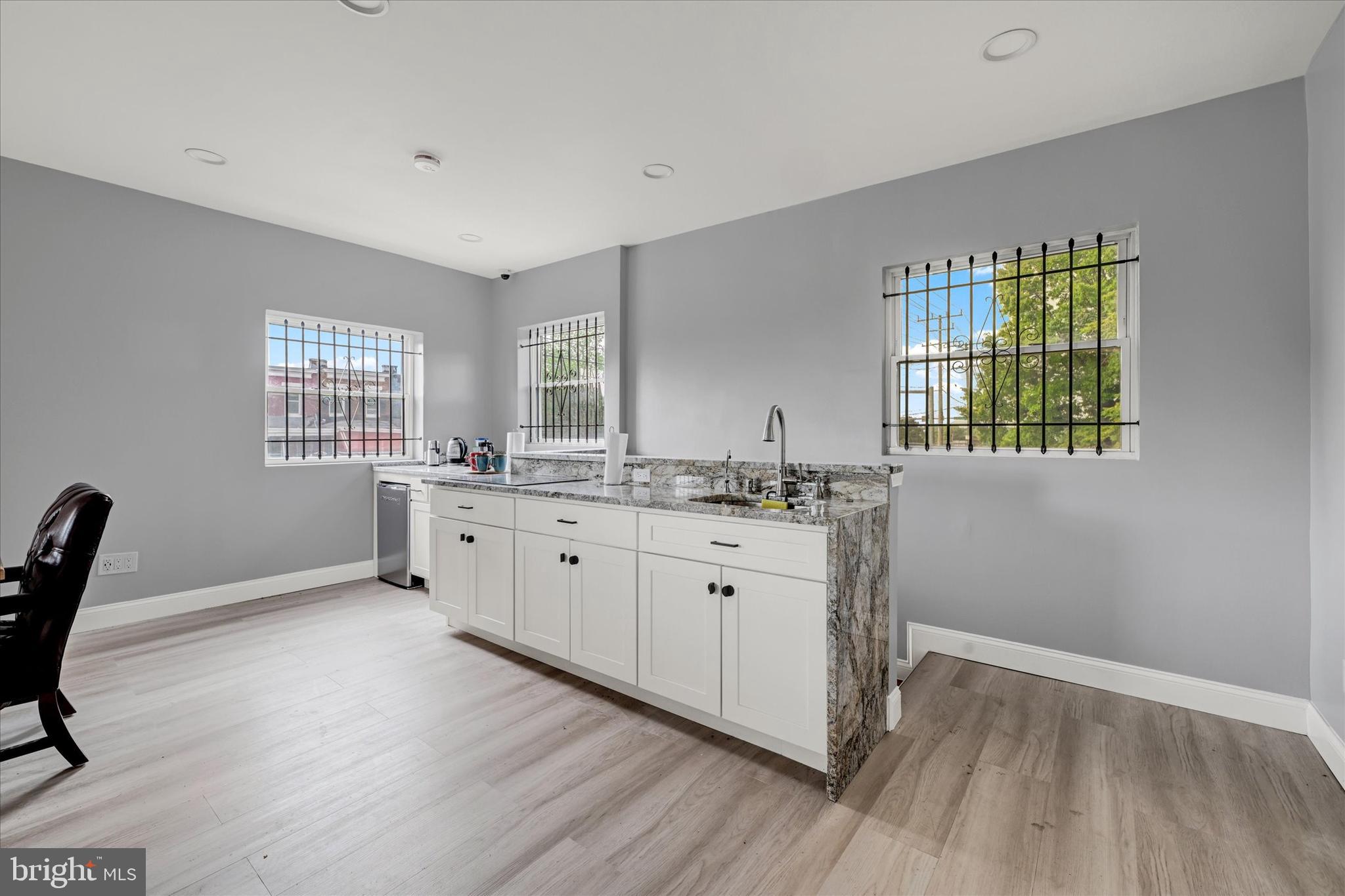 ALBEMARLE SQUARE - Residential