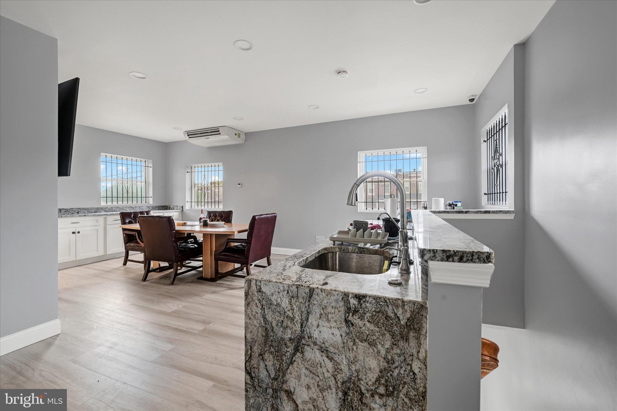 ALBEMARLE SQUARE - Residential