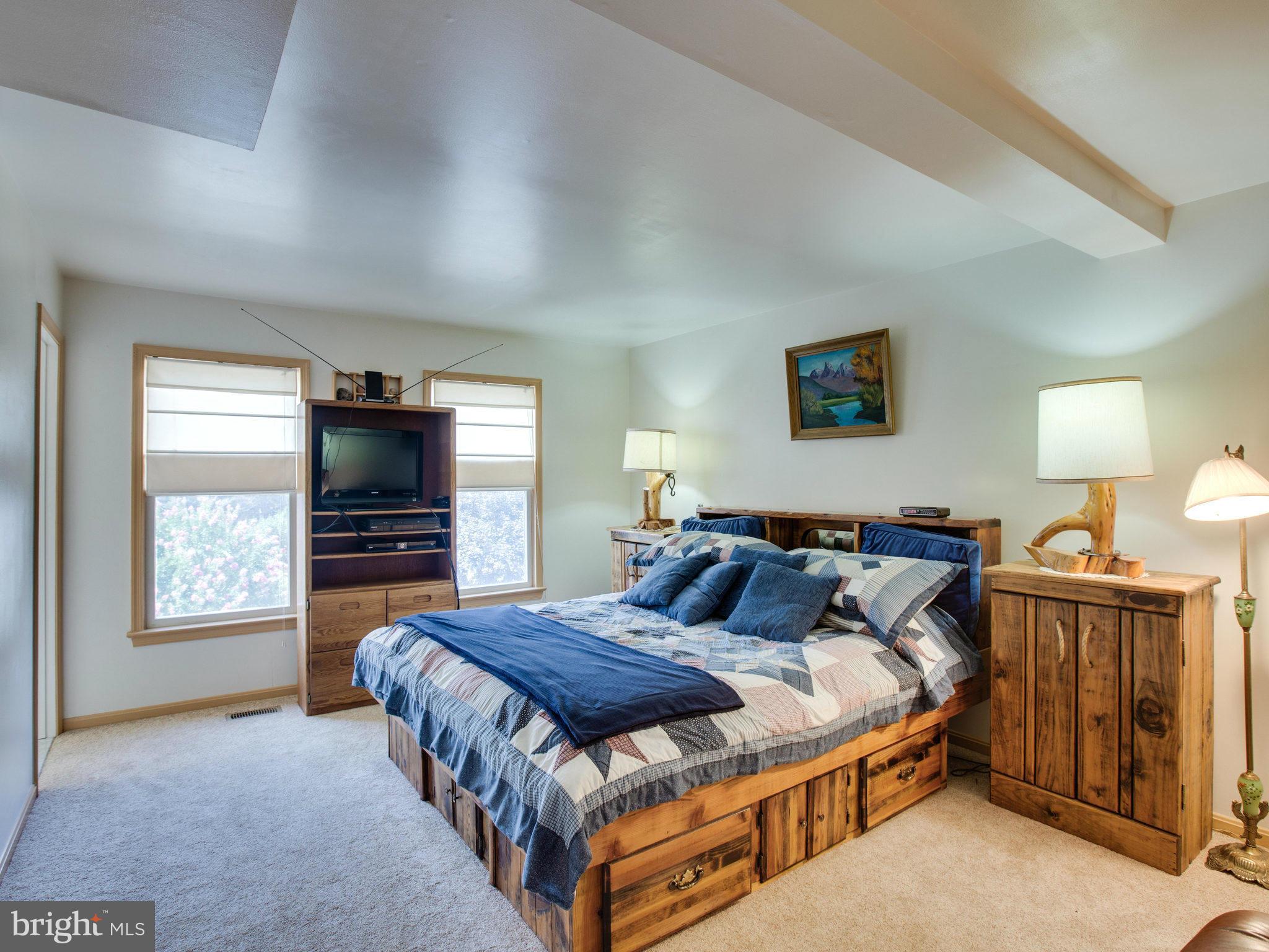 PINECREST - Residential