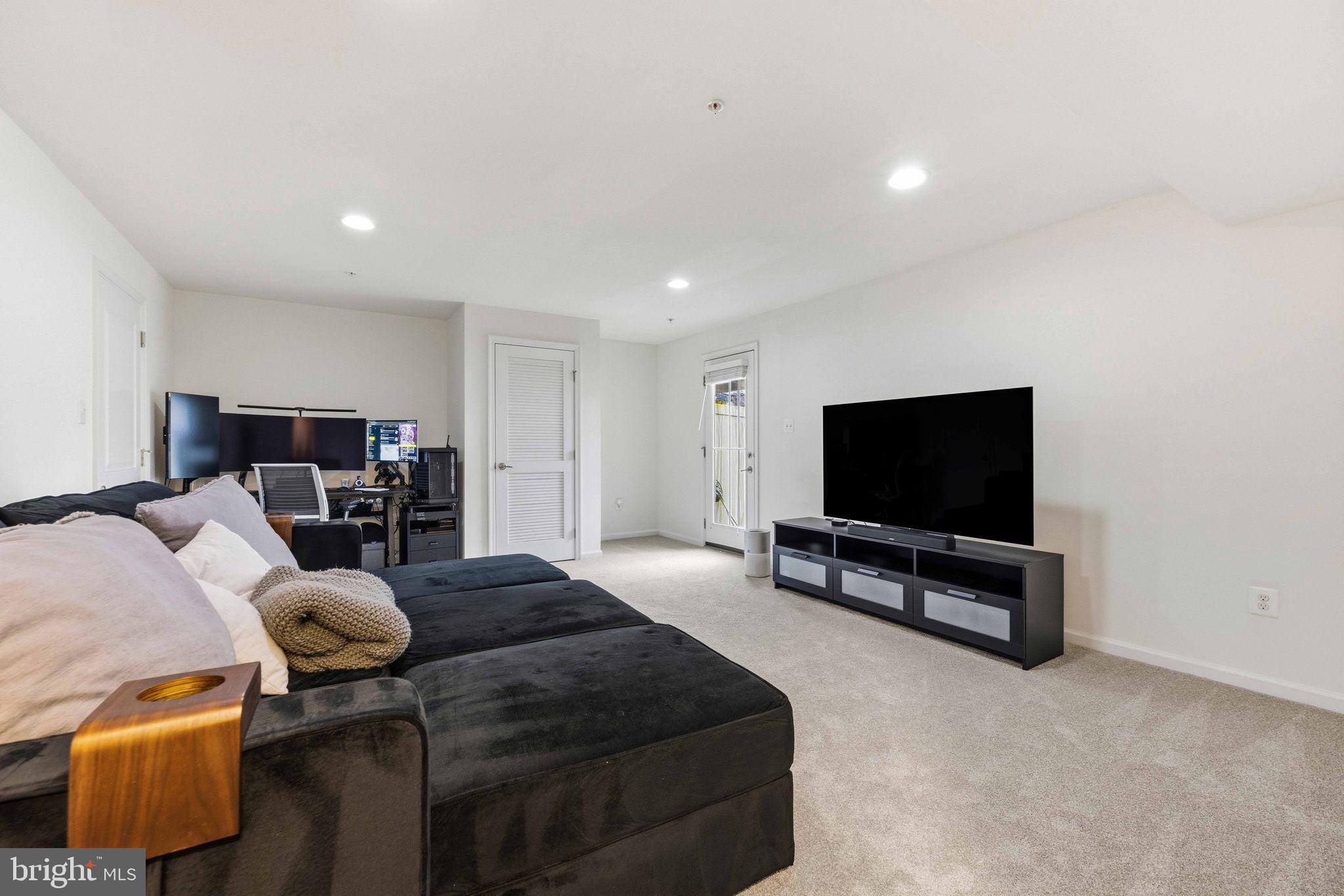 CREEKSIDE VILLAGE AT TANYARD SPRINGS - Residential