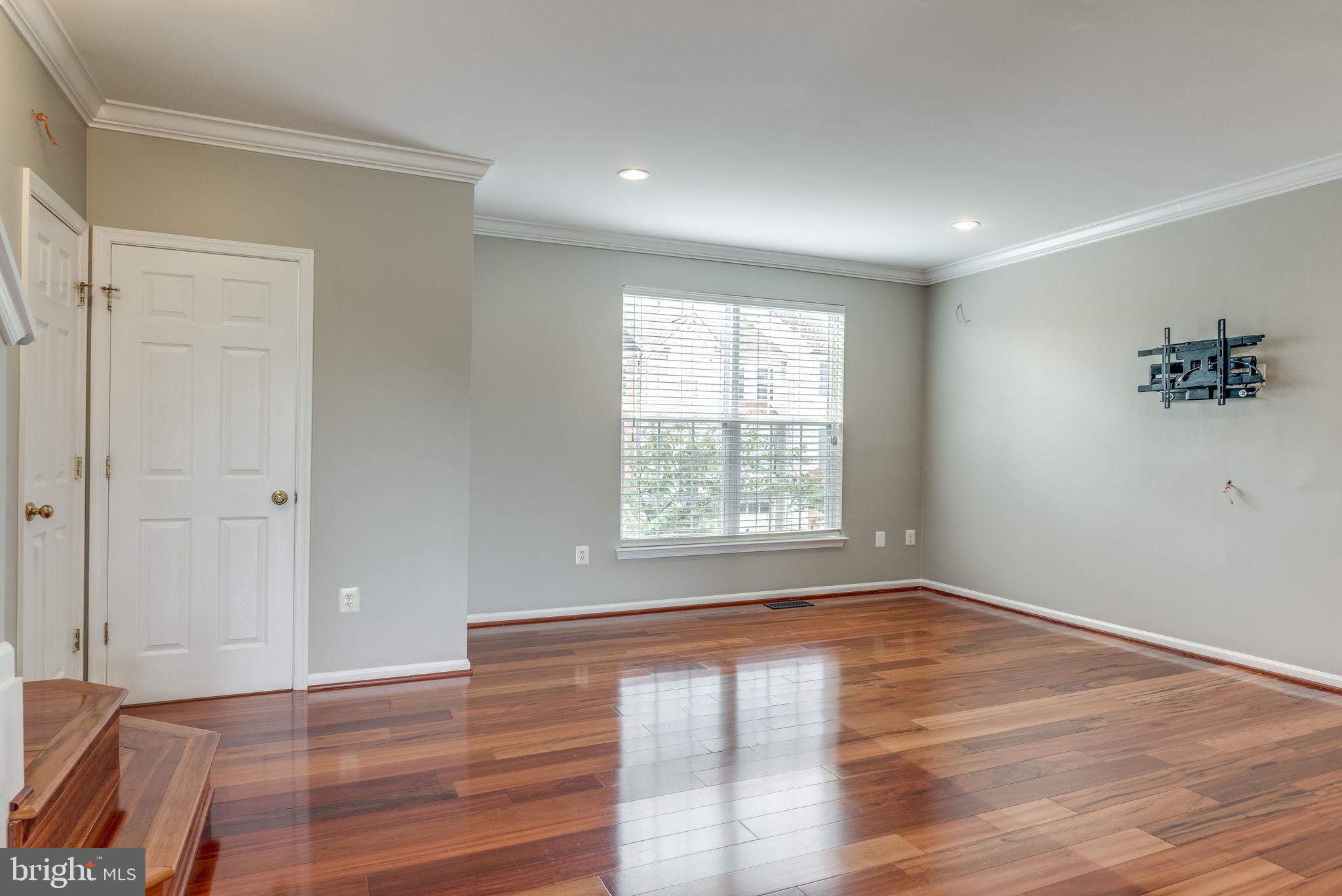 ASHBURN VILLAGE - Residential Lease