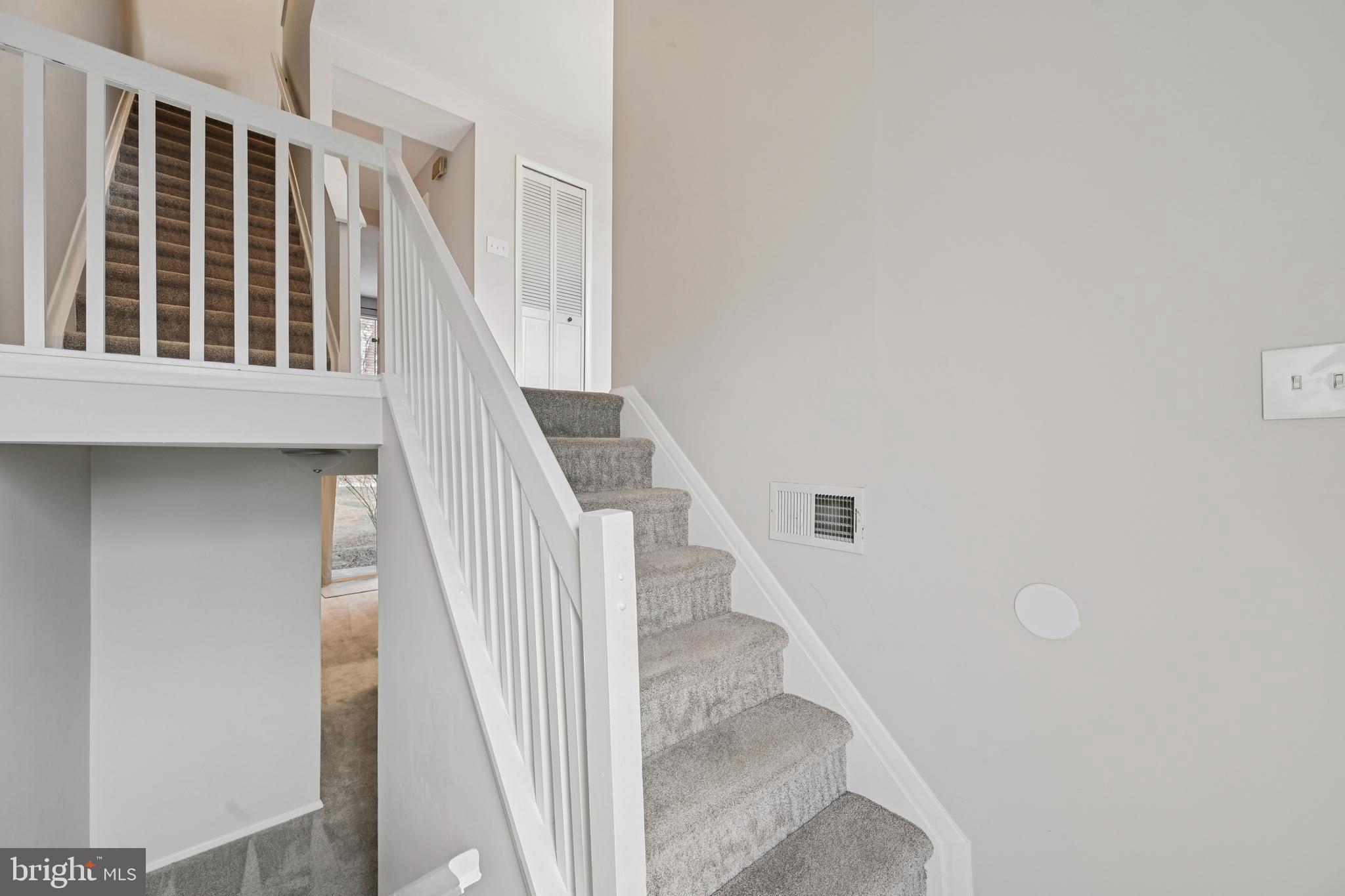 7035 KNIGHTHOOD LANE