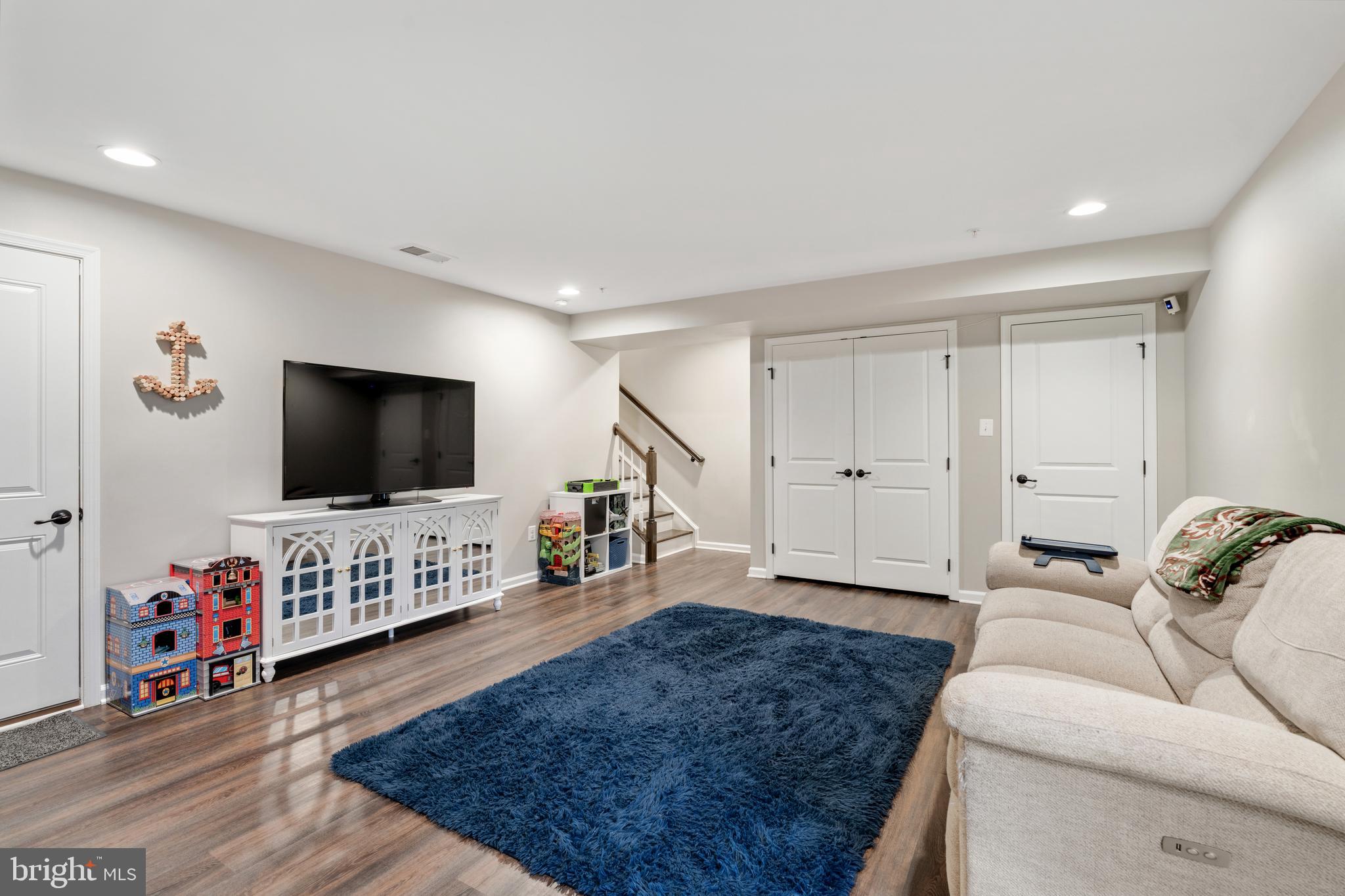 CREEKSIDE VILLAGE - Residential