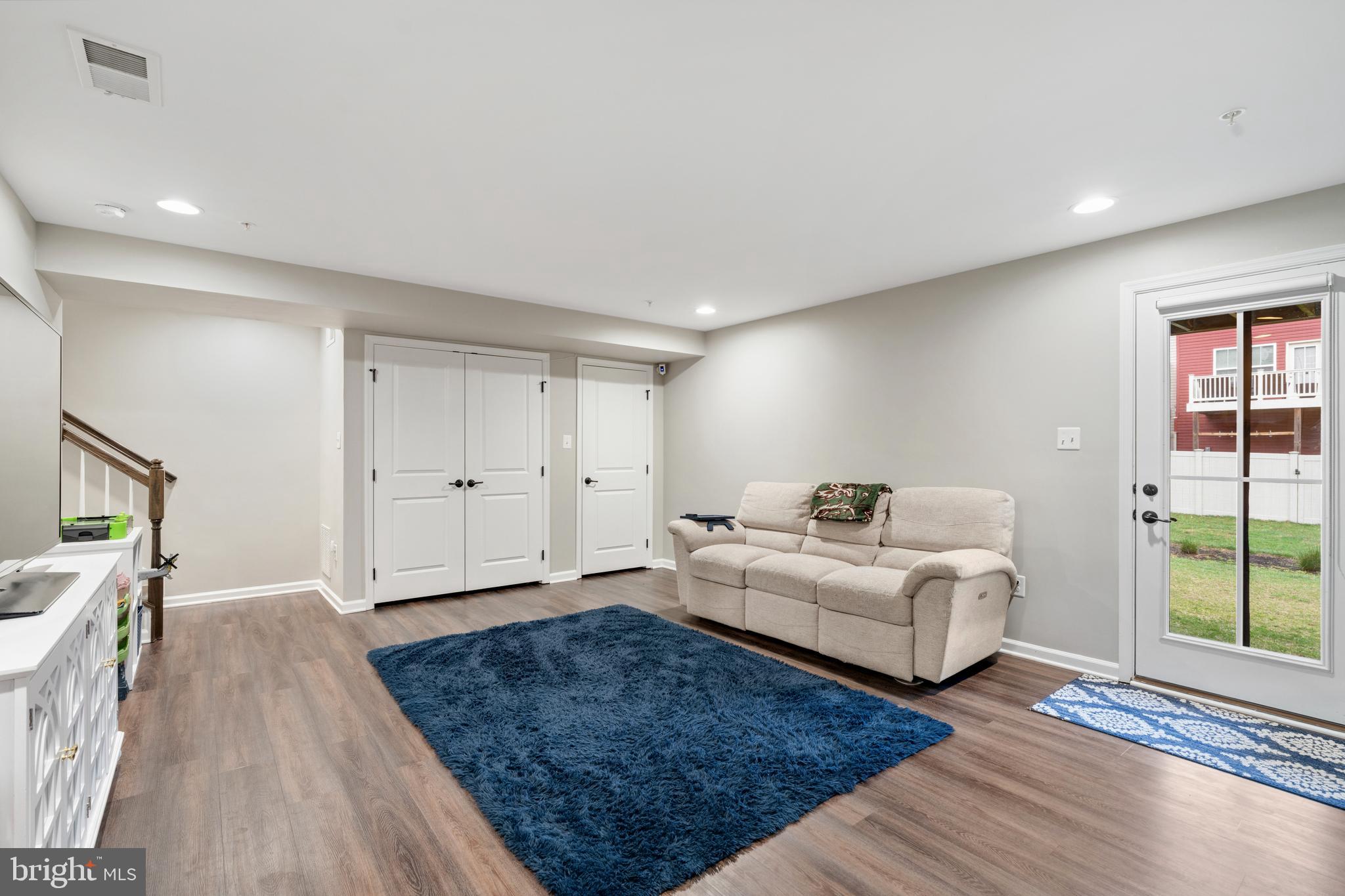CREEKSIDE VILLAGE - Residential