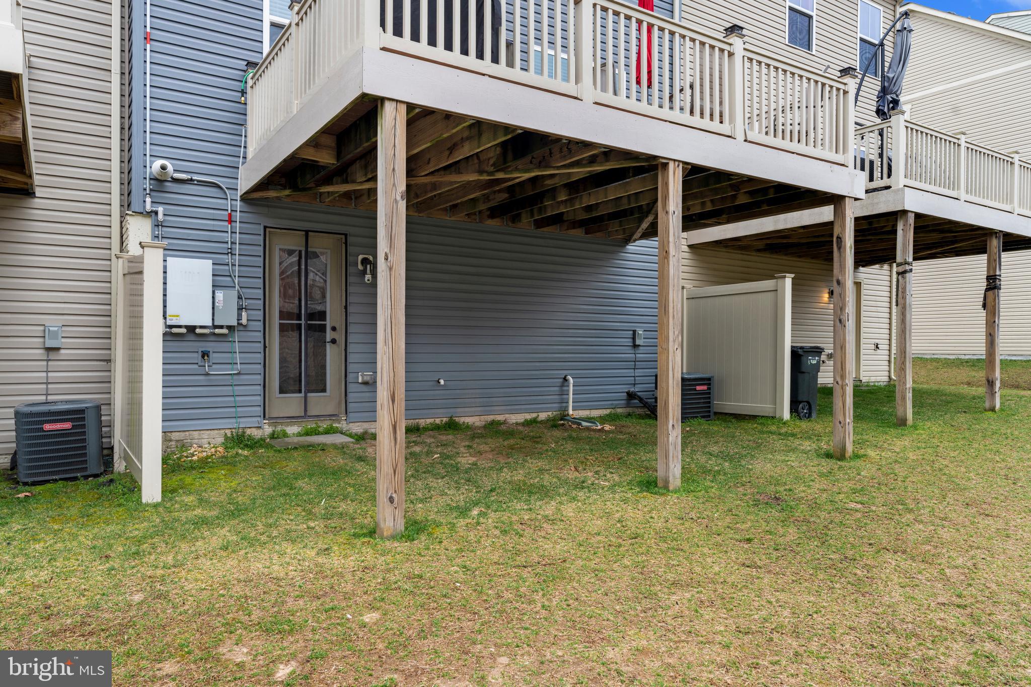 CREEKSIDE VILLAGE - Residential
