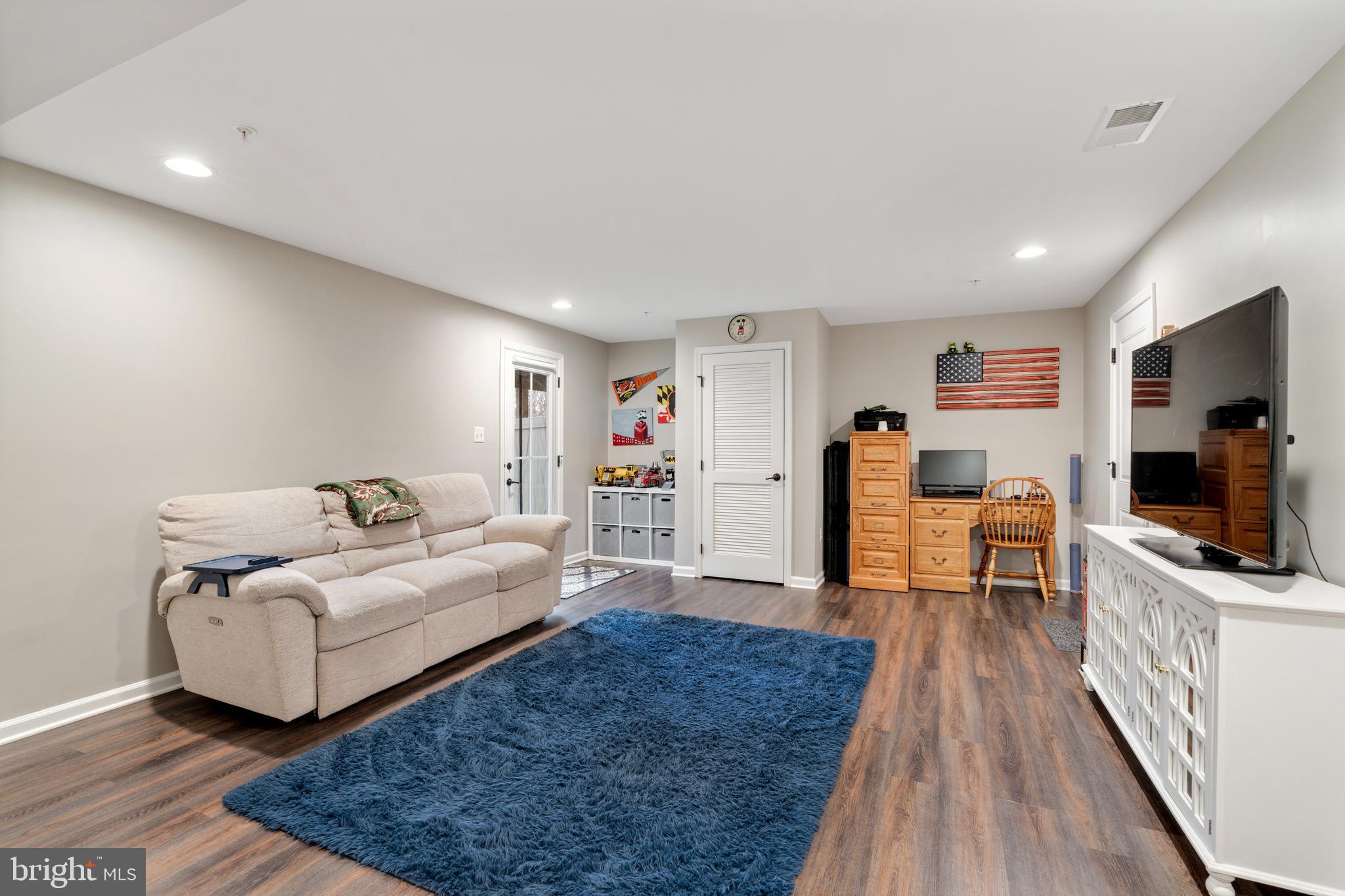 CREEKSIDE VILLAGE - Residential