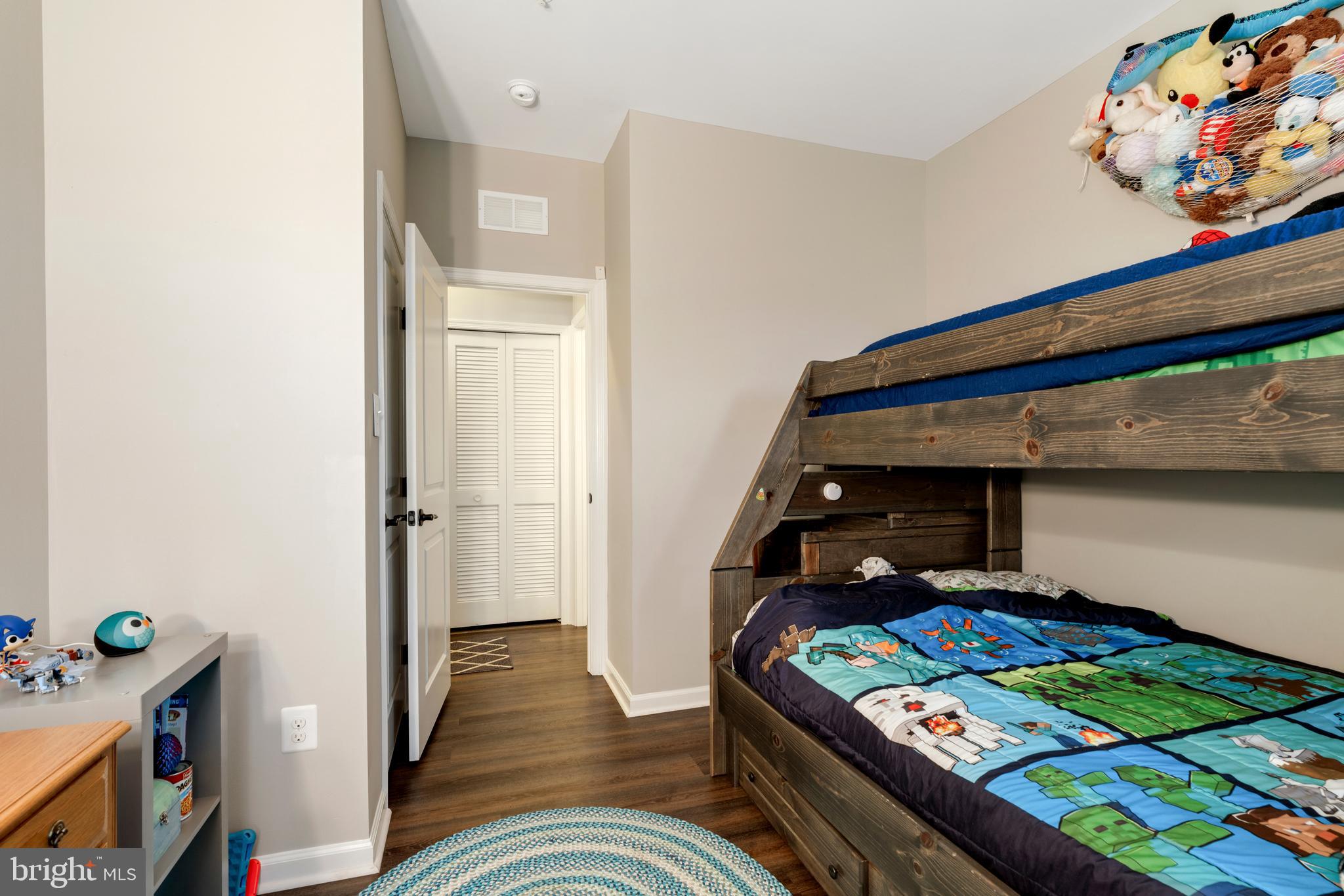 CREEKSIDE VILLAGE - Residential
