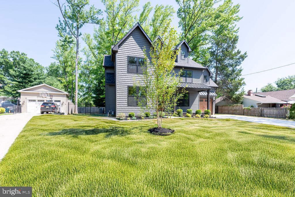 870 CEDAR AVENUE