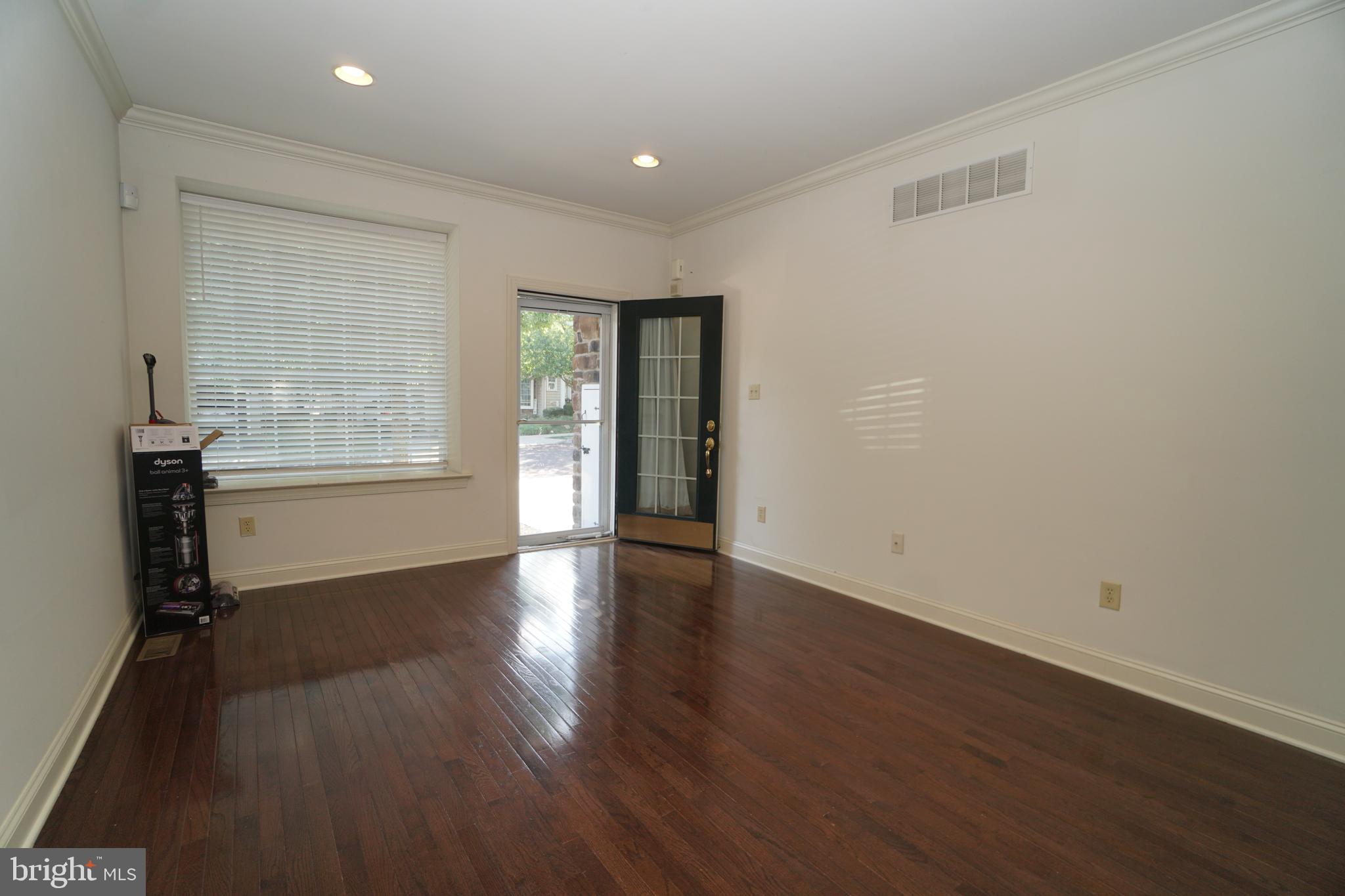 OXFORD LANE - Residential Lease