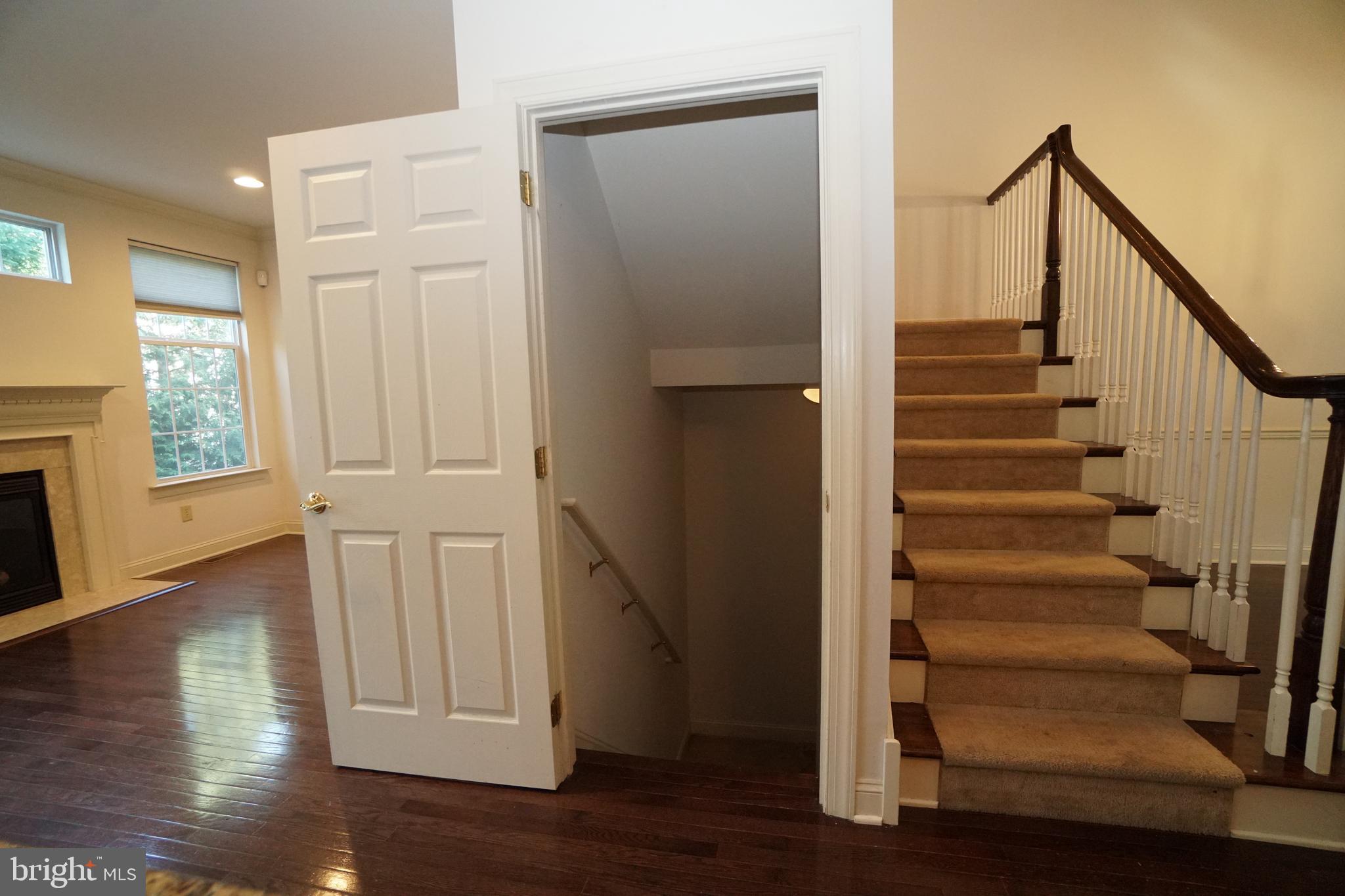 OXFORD LANE - Residential Lease