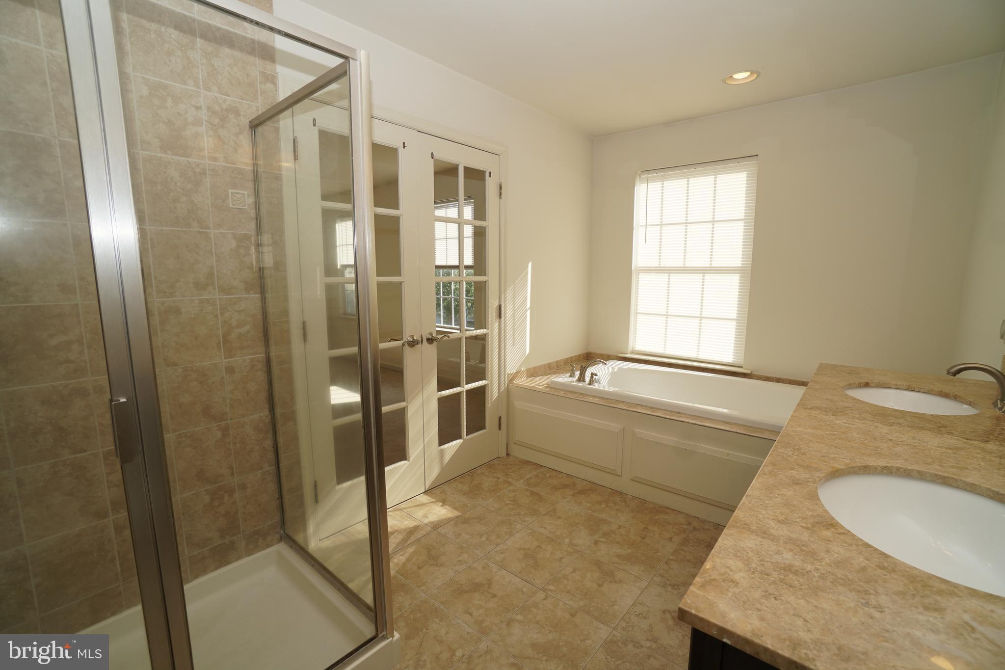 OXFORD LANE - Residential Lease