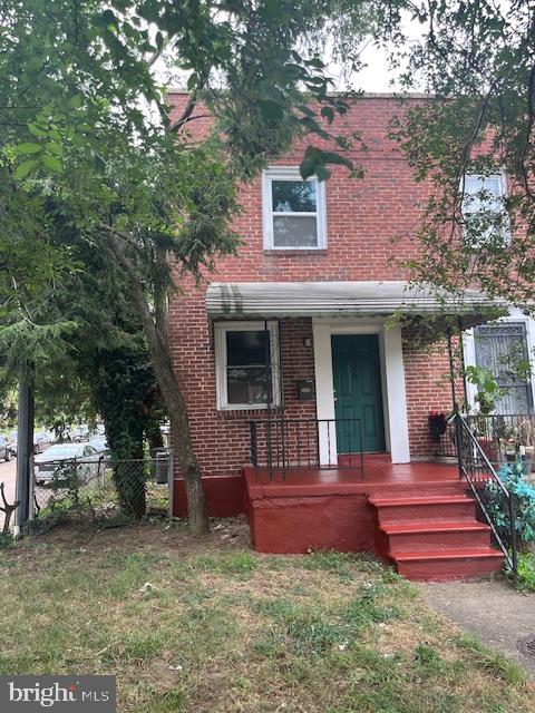 End-of-Group Single-Family Home for Rent
Charming 2-bedroom, 1-bath home featuring hardwood floors, a finished basement, and a private backyard with parking. Conveniently located and move-in ready!
Rent: $1,395/month
Requirements:
No pets
Income must be 3x the monthly rent
Clean rental history