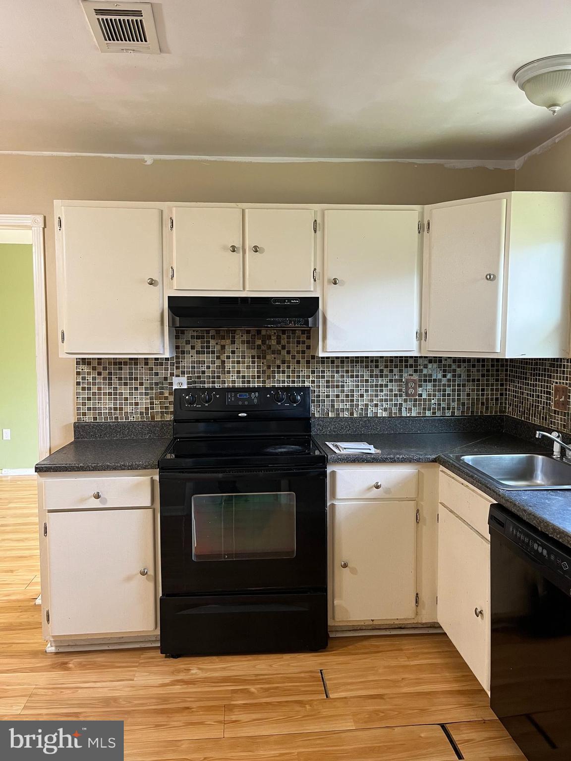 FOUR SEASONS ESTATES - Residential