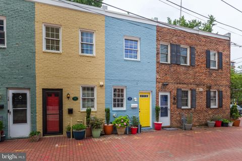 12 SNOWS COURT NW WASHINGTON DC 20037