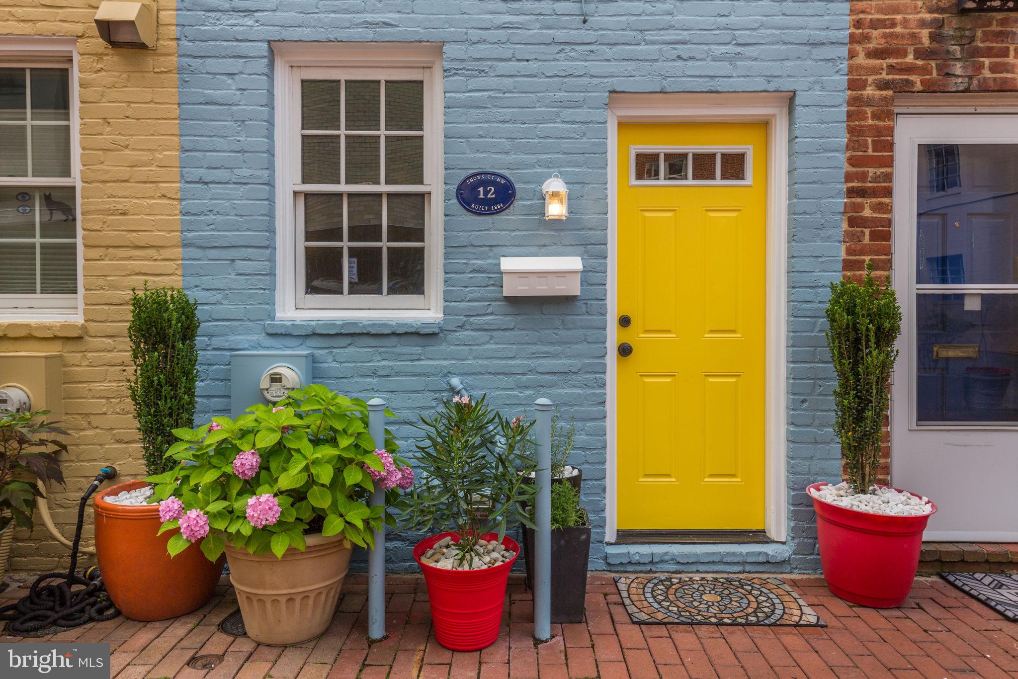 12 SNOWS COURT NW