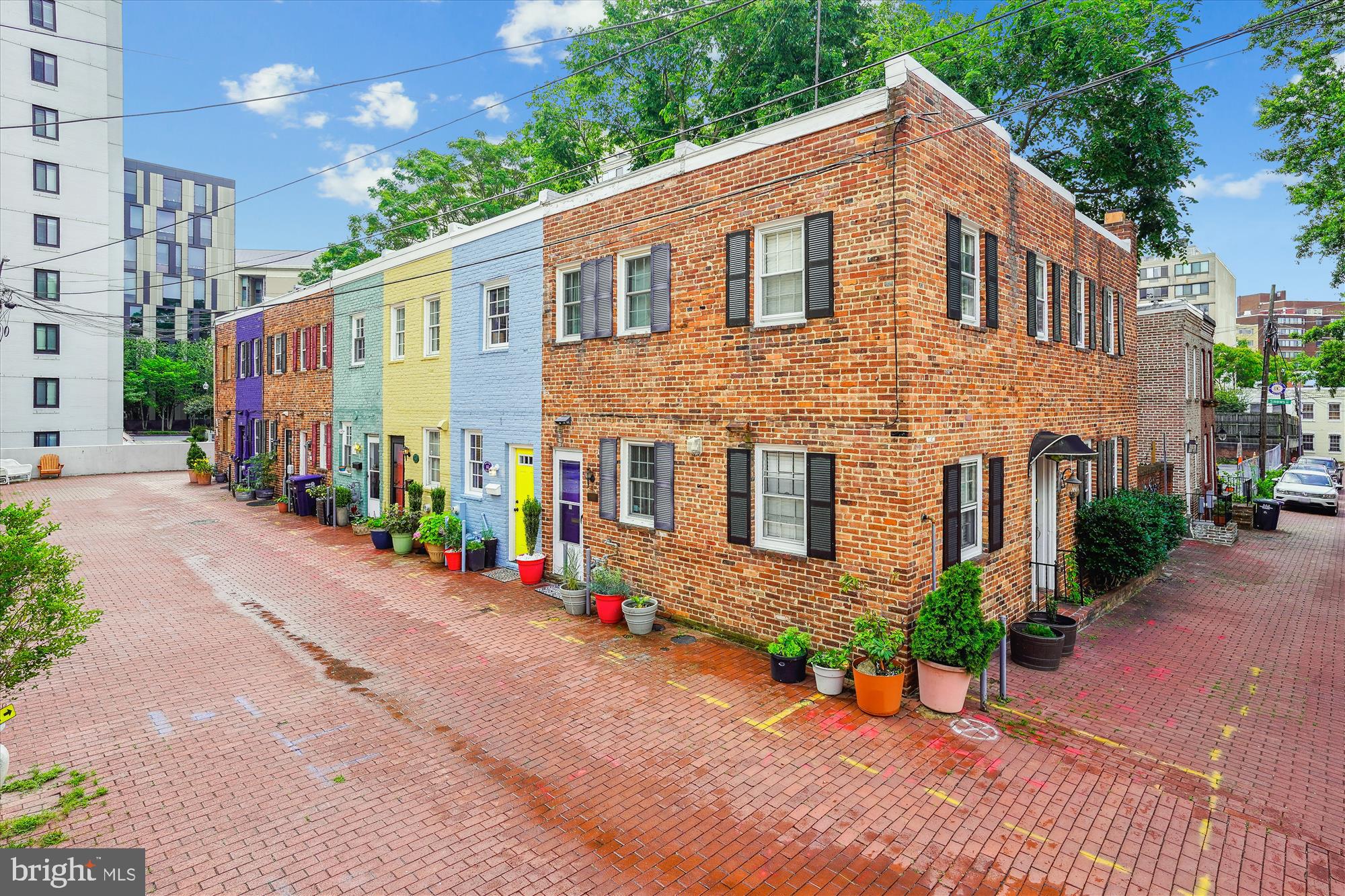 12 SNOWS COURT NW