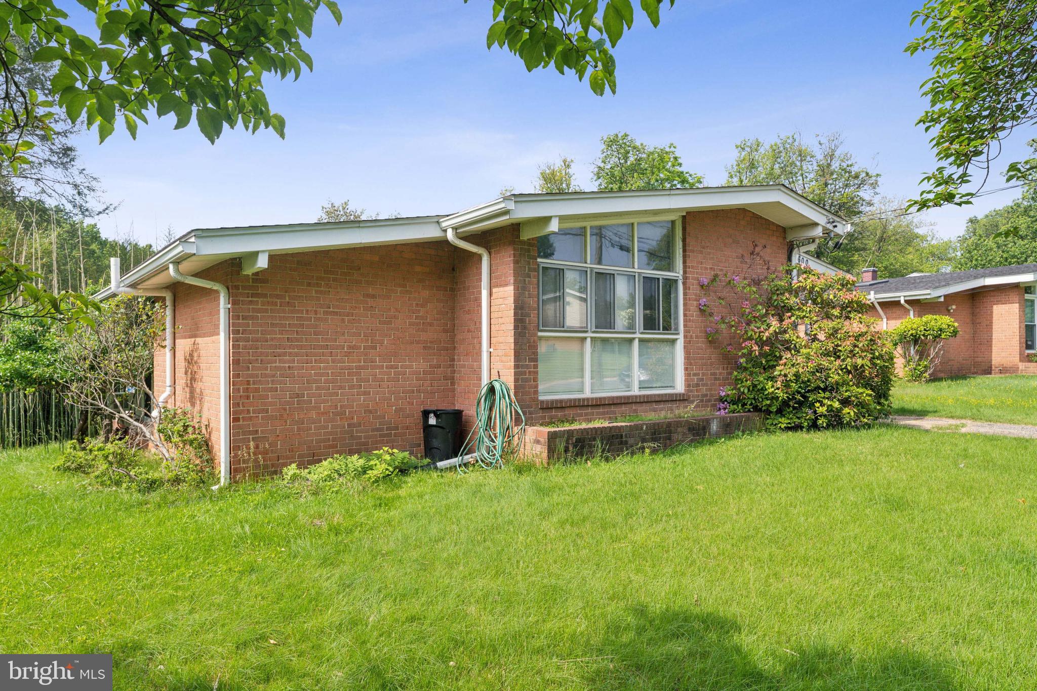 KEMP MILL ESTATES - Residential Lease